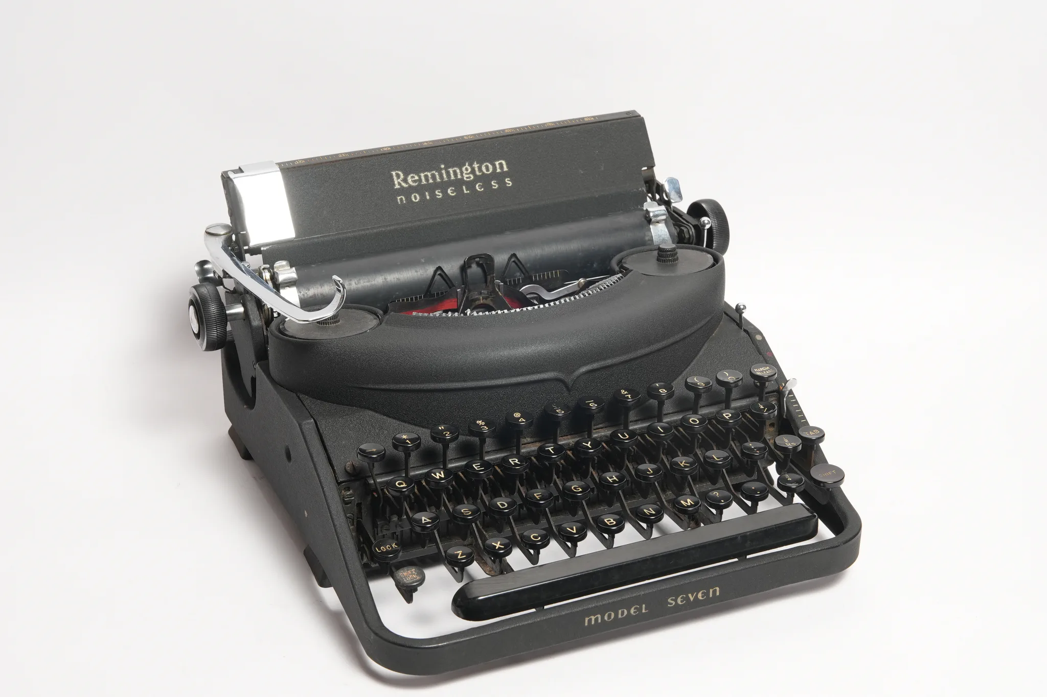 Remington Noiseless Model Seven Vintage Typewriter — photograph