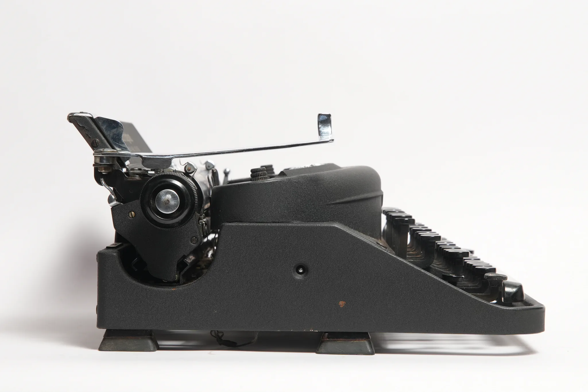 Remington Noiseless Model Seven Vintage Typewriter — photograph