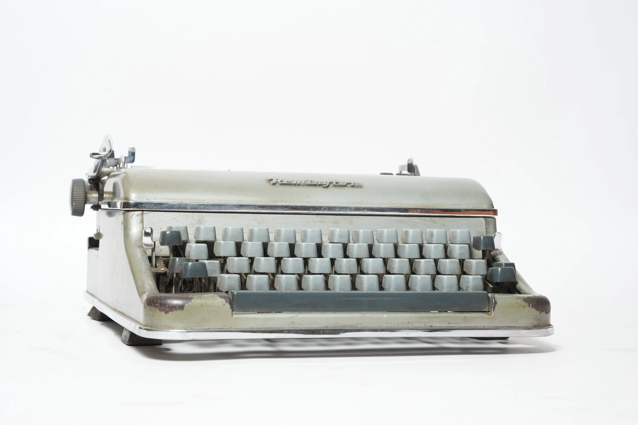 Remington Quiet-Riter Portable Typewriter — photograph 2
