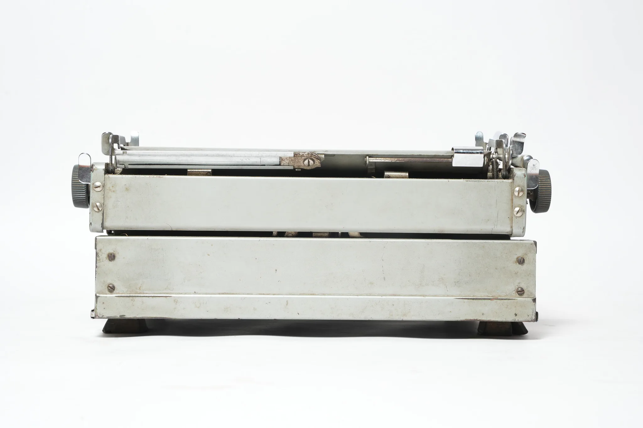 Remington Quiet-Riter Portable Typewriter — photograph 3