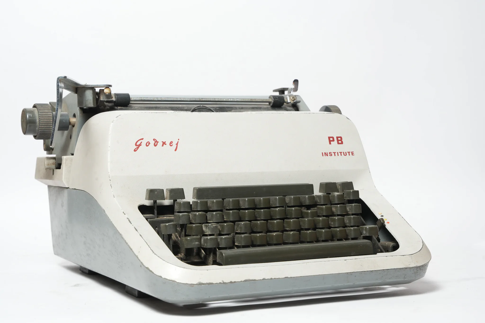 Remington Quiet-Riter Portable Typewriter — photograph 5