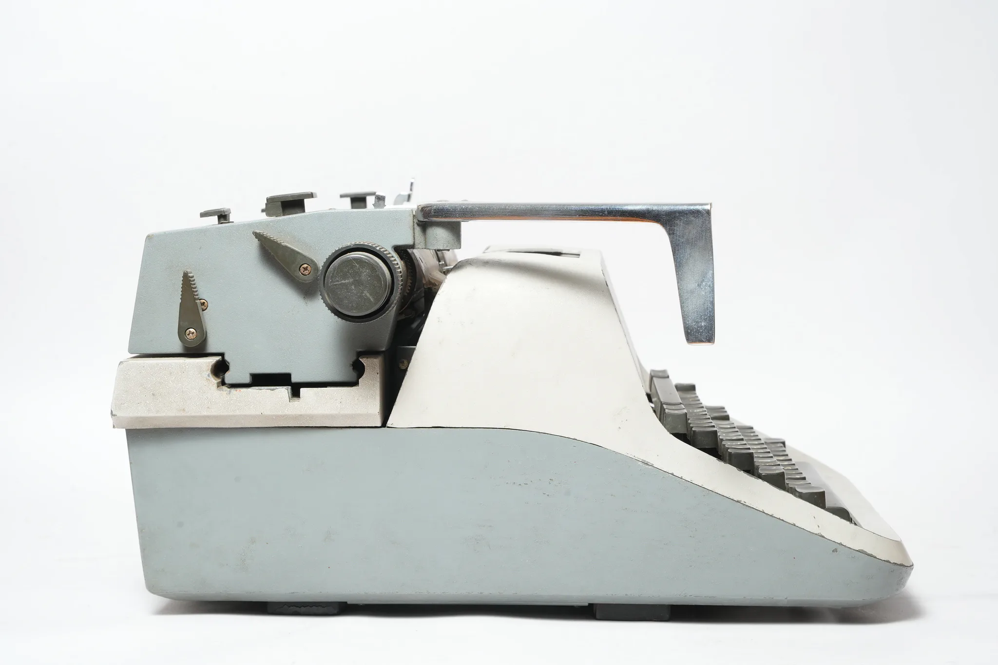 Remington Quiet-Riter Portable Typewriter — photograph 7