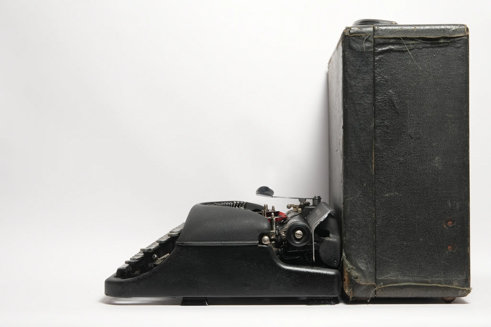 Remington Rand De Luxe Model 5 Portable Typewriter — photograph