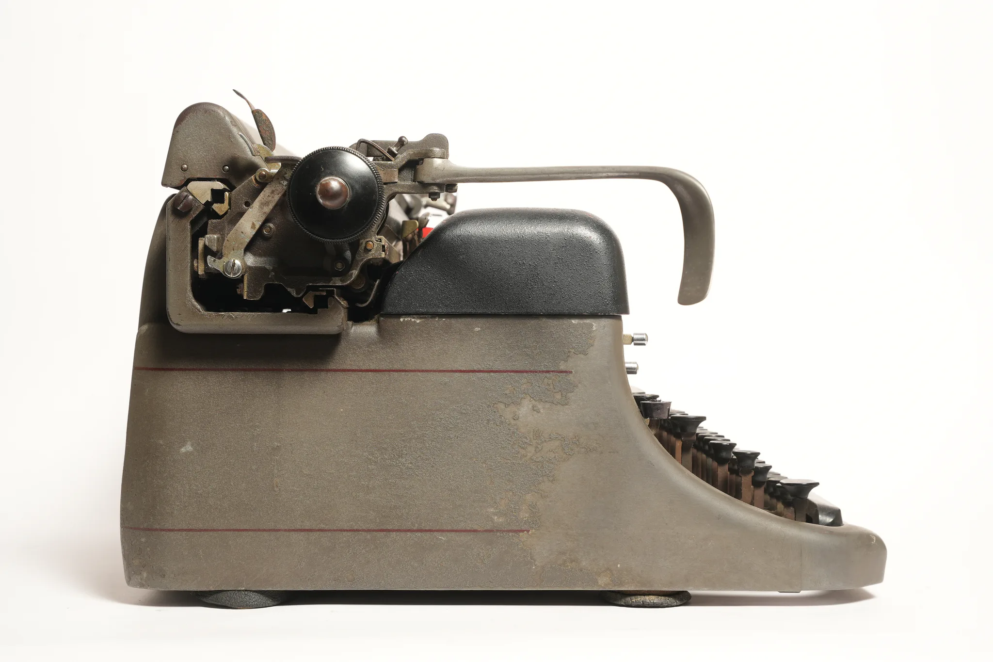 Remington Rand KMC Standard Desktop Typewriter — photograph 3