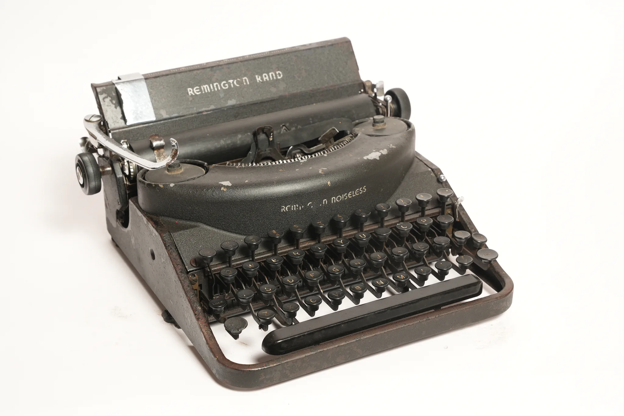 Remington Rand Noiseless Portable Typewriter — photograph 2