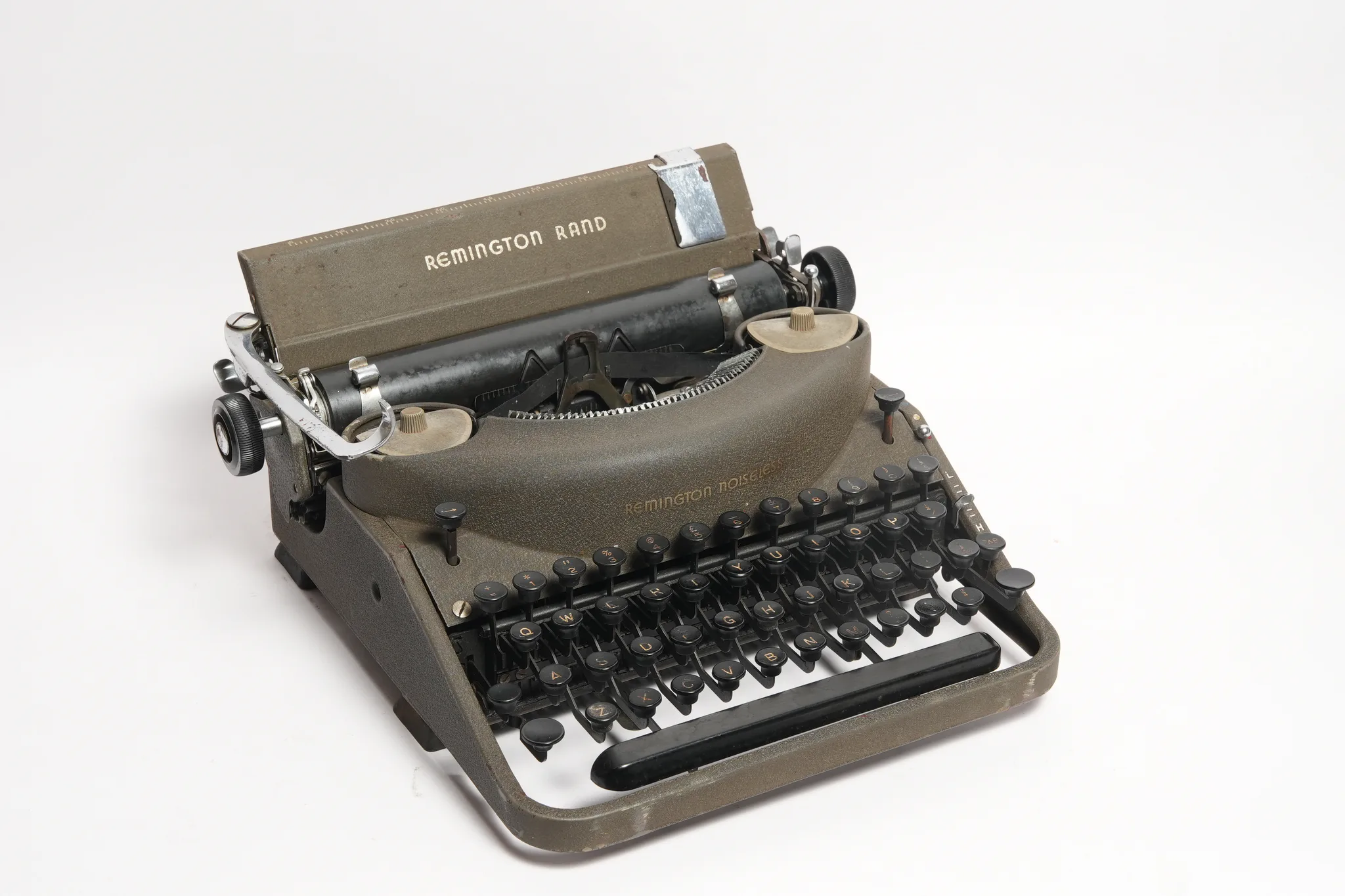 Remington Rand Noiseless Portable Typewriter with Case — photograph