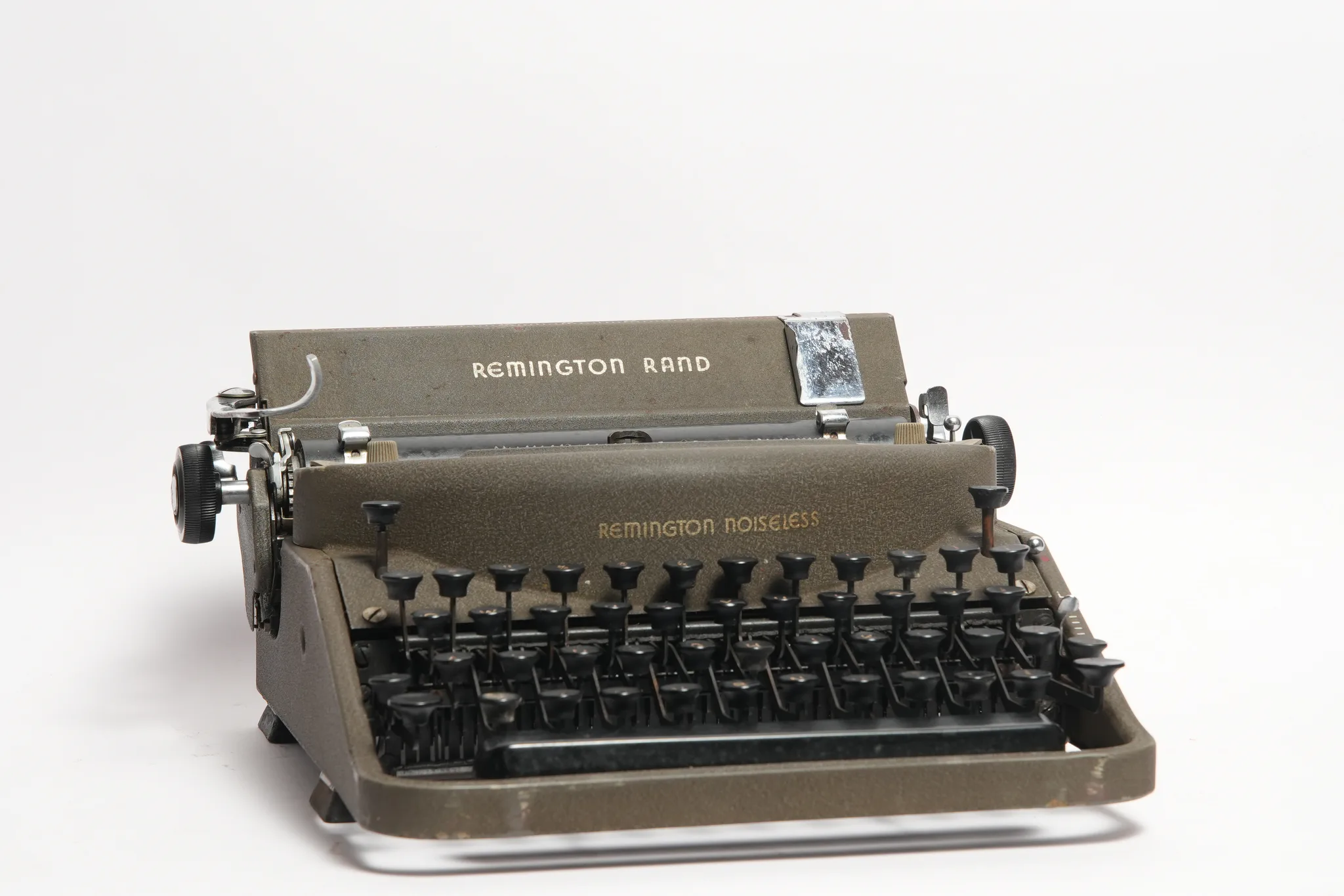Remington Rand Noiseless Portable Typewriter with Case — photograph