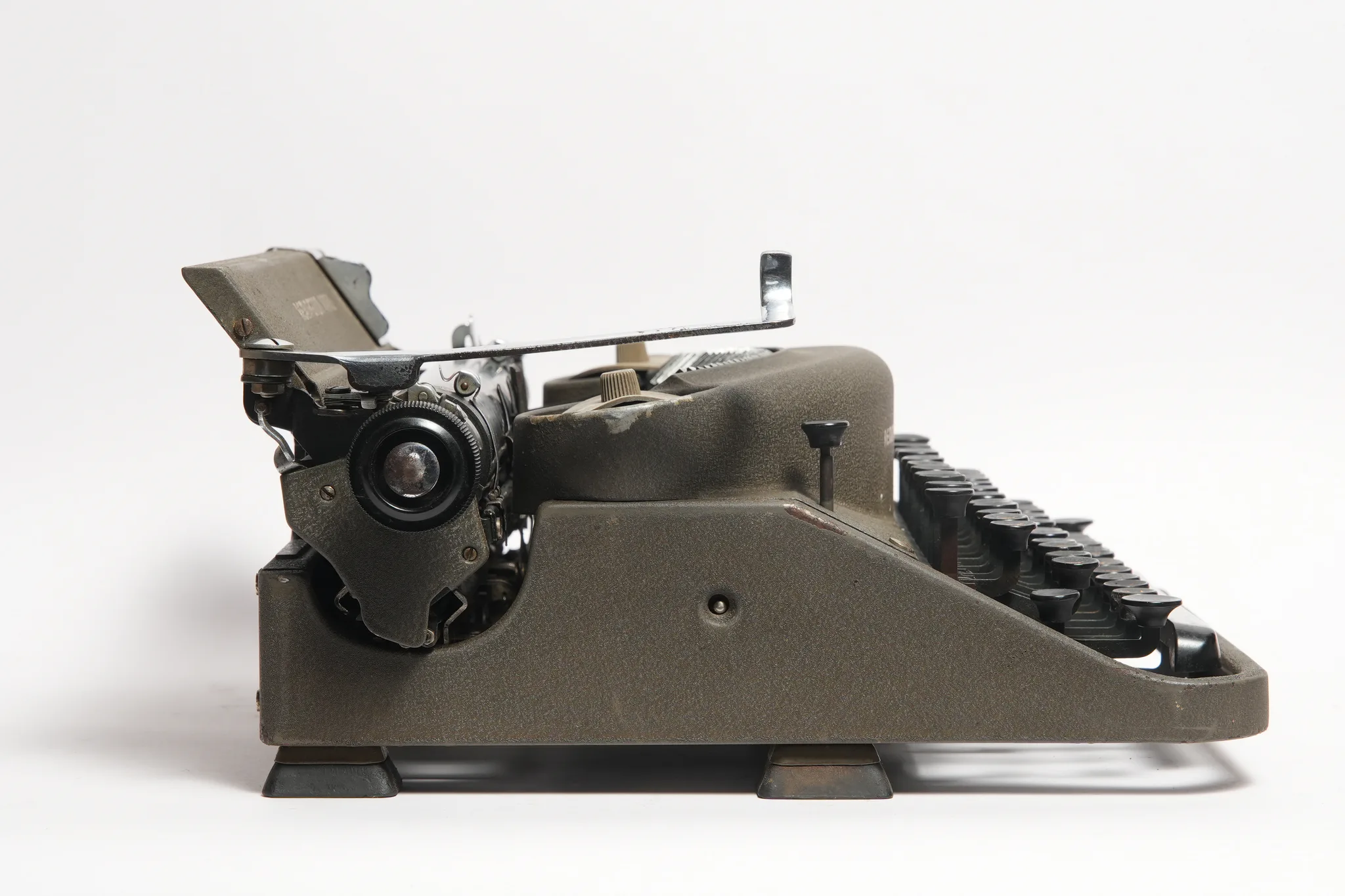 Remington Rand Noiseless Portable Typewriter with Case — photograph