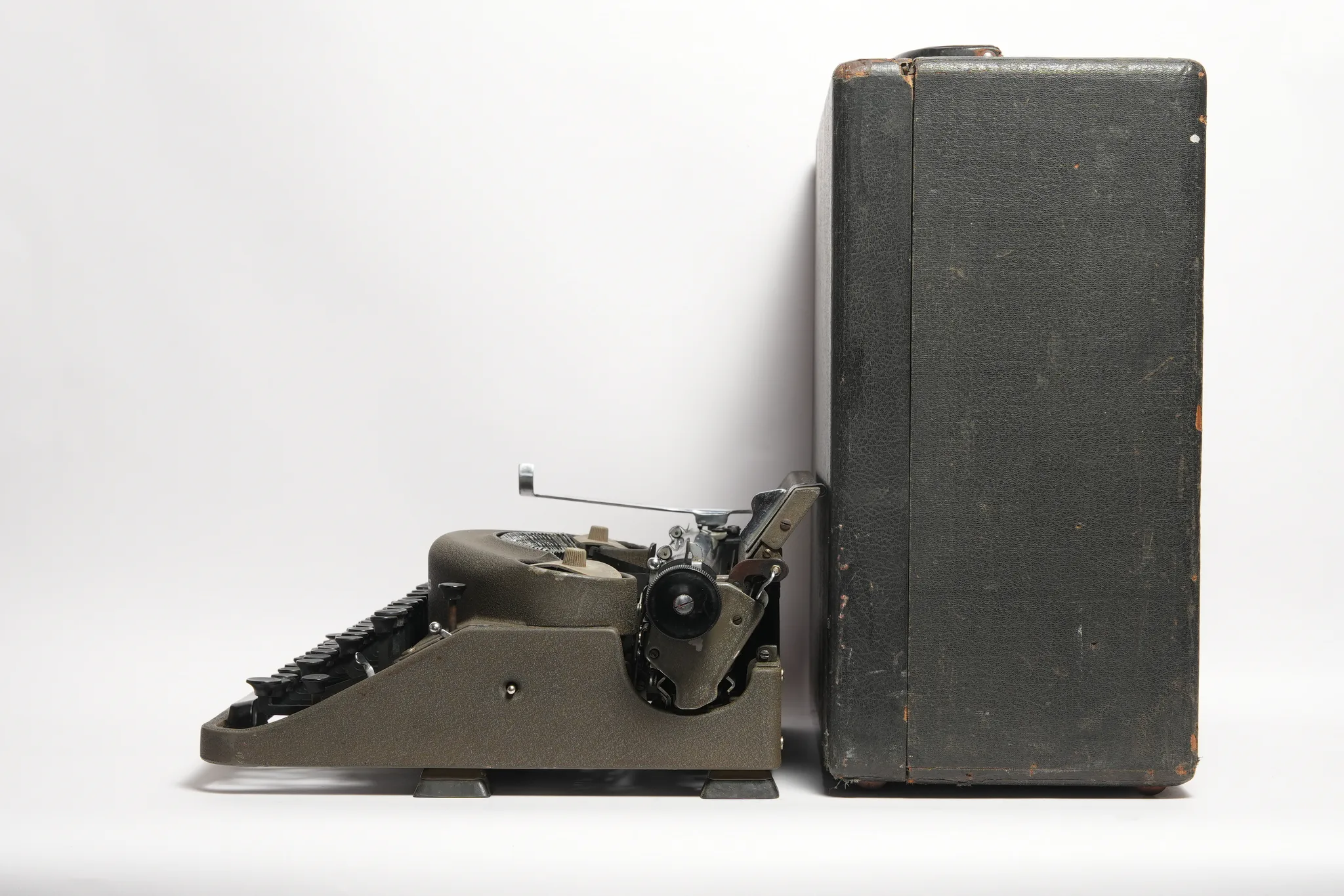 Remington Rand Noiseless Portable Typewriter with Case — photograph