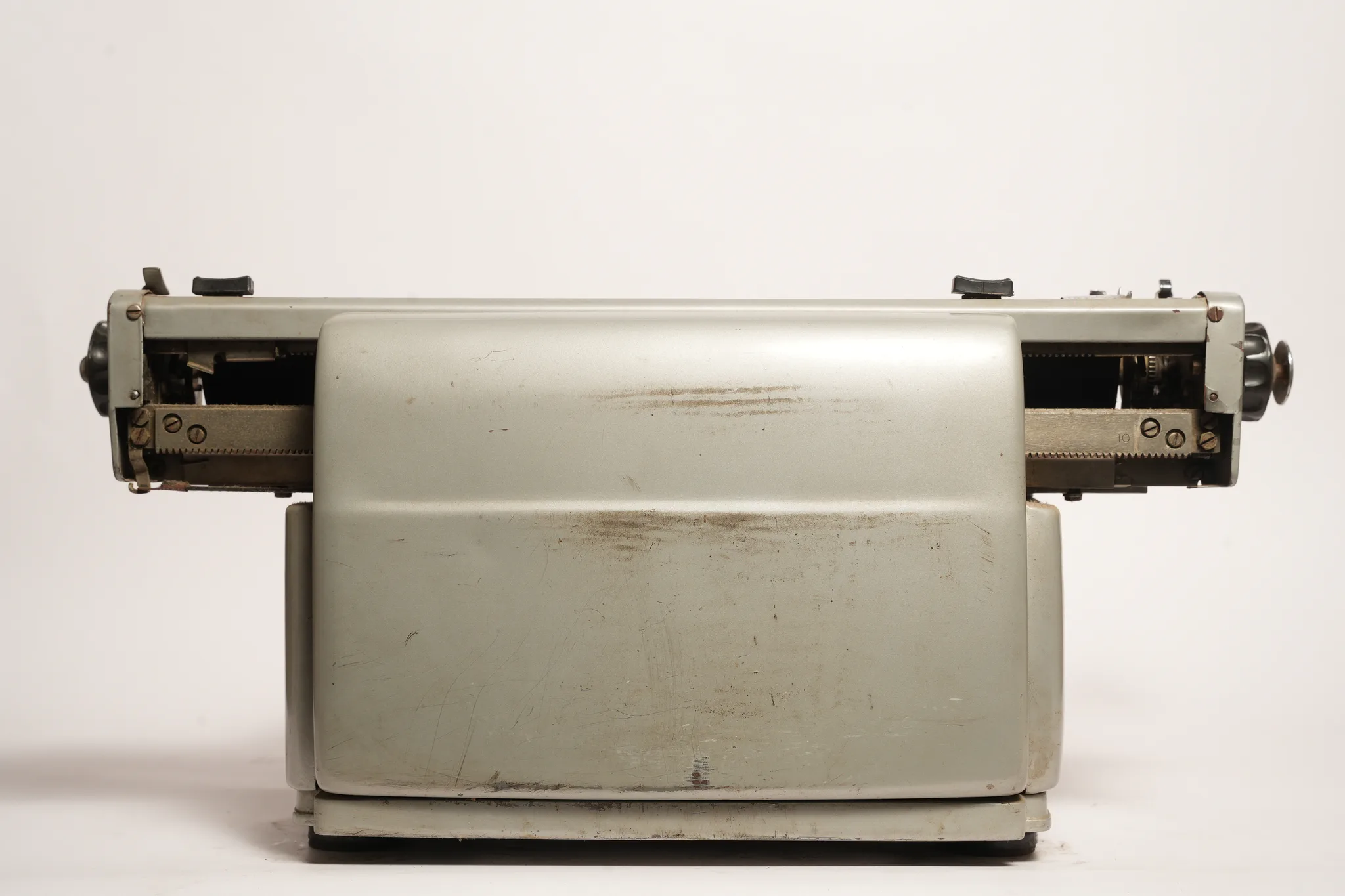 Remington Standard Wide-Carriage Typewriter — photograph 4
