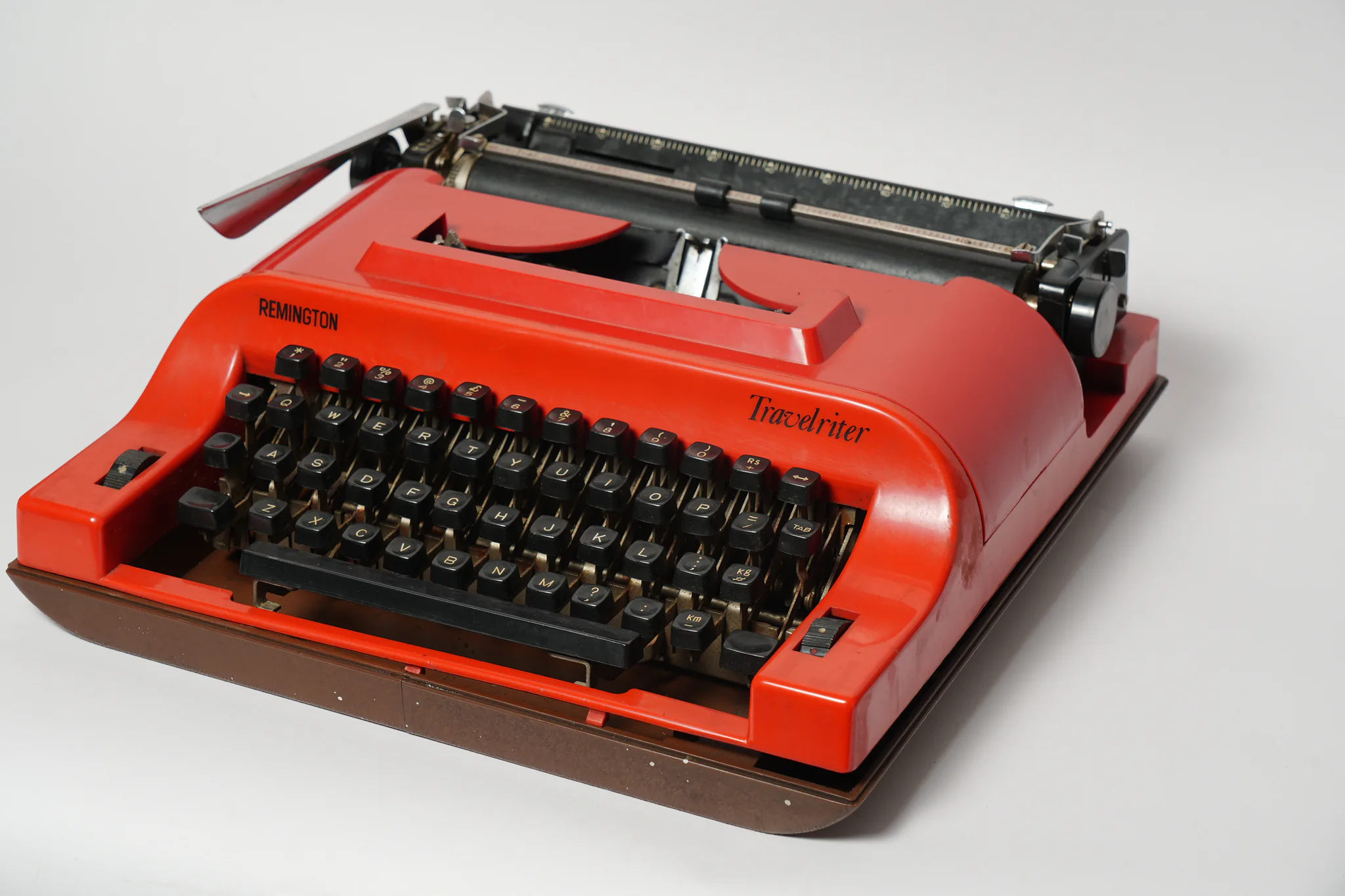 Remington Travelriter Vibrant Red Portable Typewriter — photograph