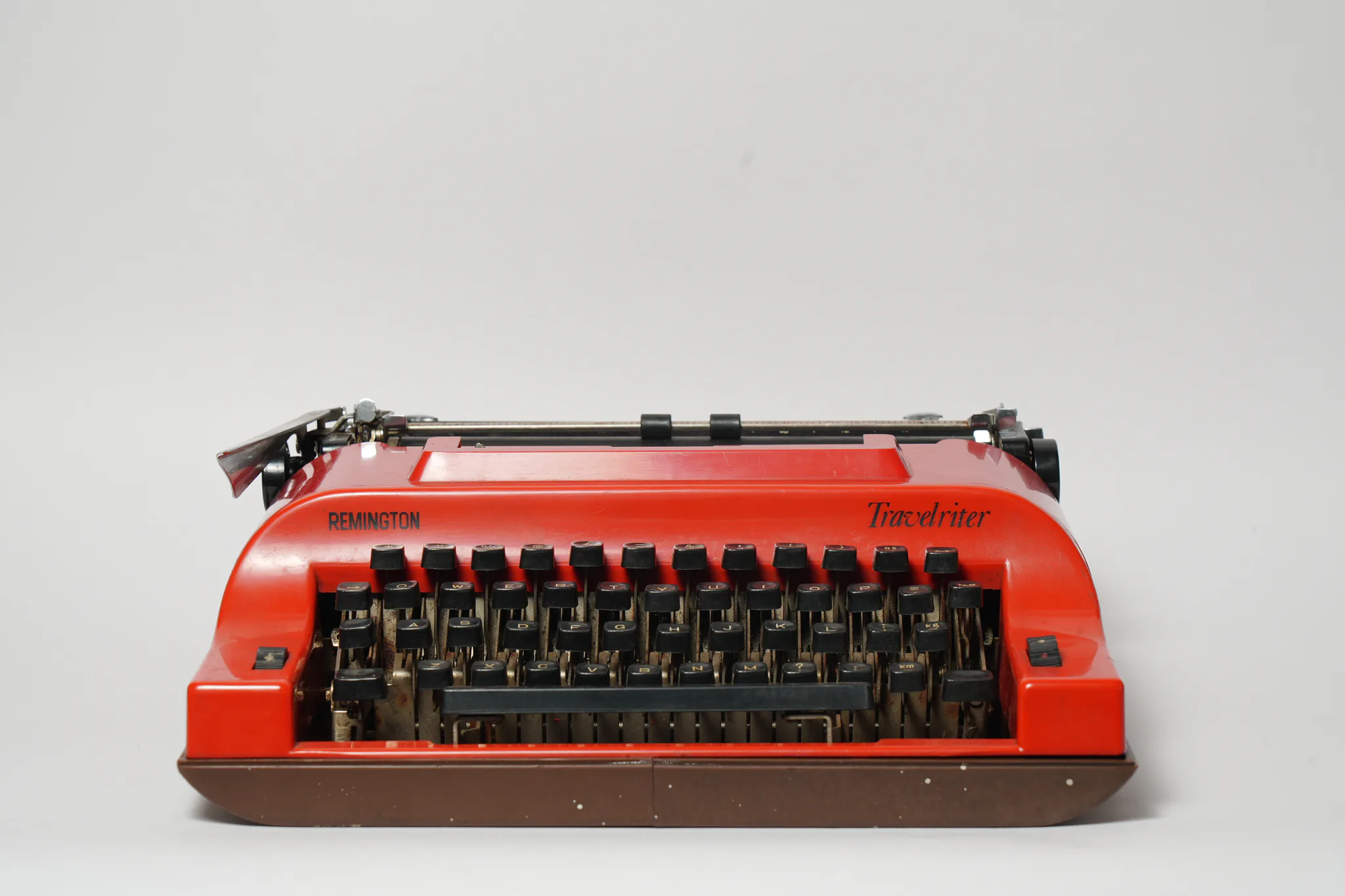 Remington Travelriter Vibrant Red Portable Typewriter — photograph