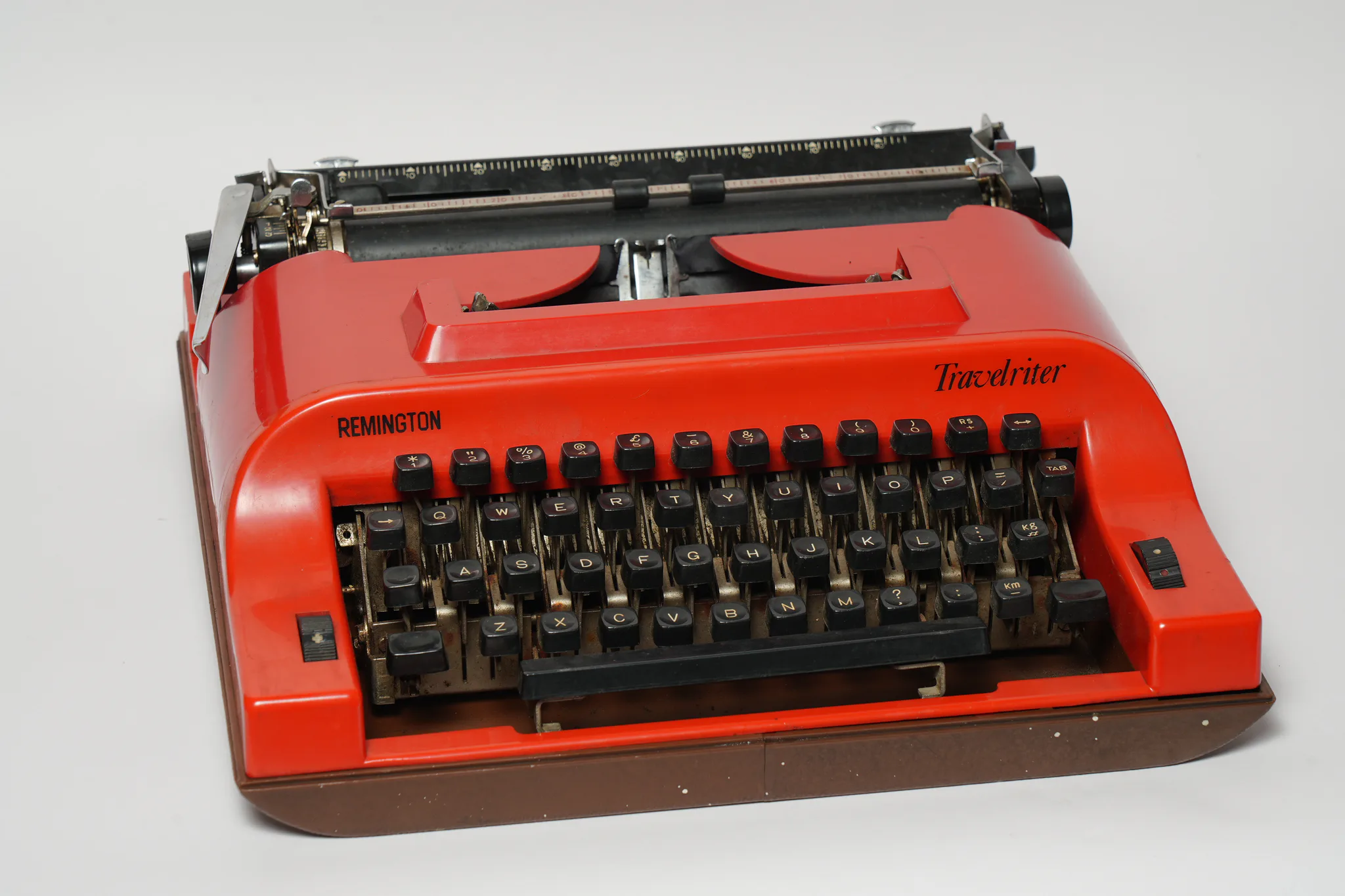 Remington Travelriter Vibrant Red Portable Typewriter — photograph