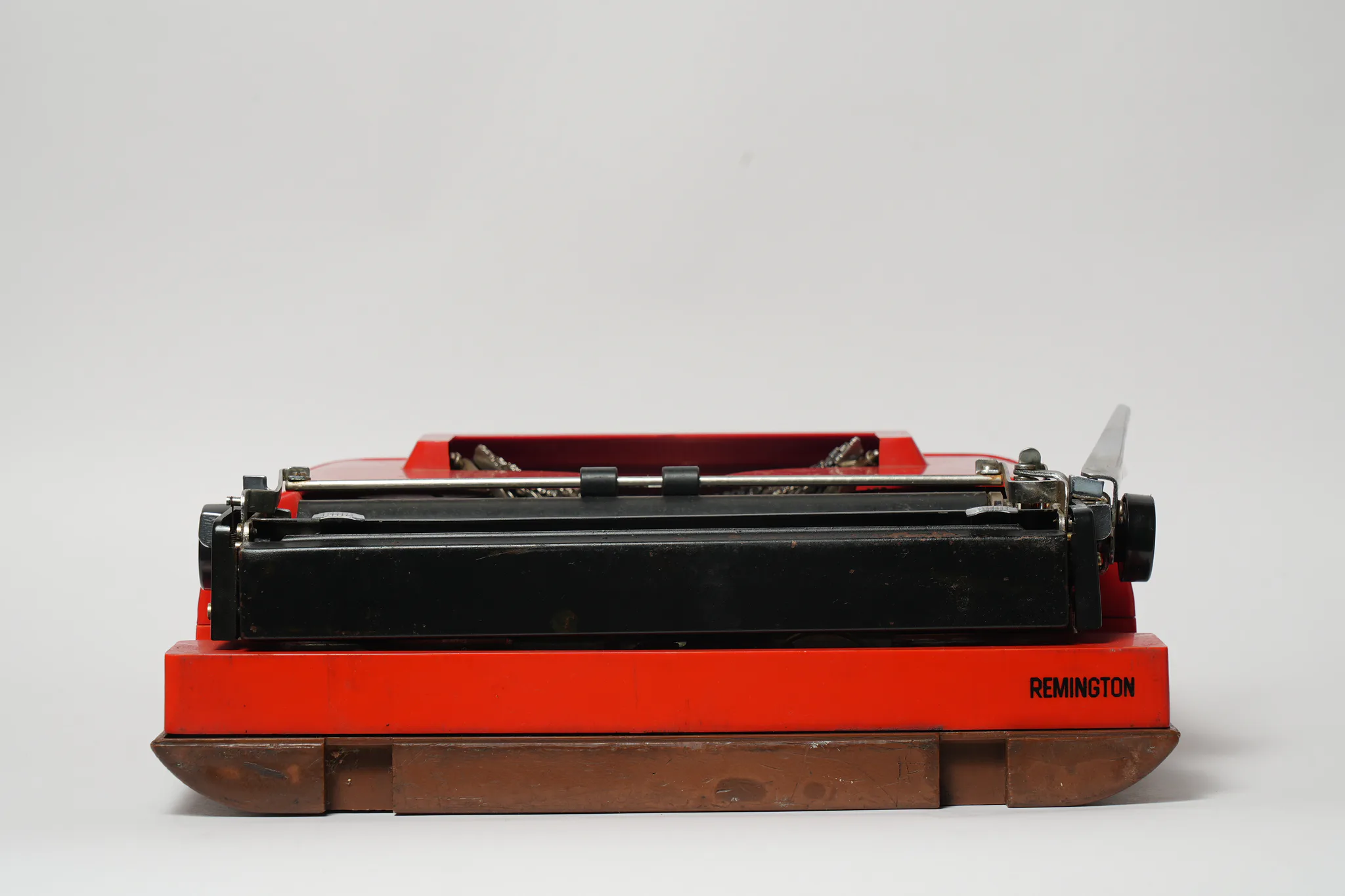 Remington Travelriter Vibrant Red Portable Typewriter — photograph