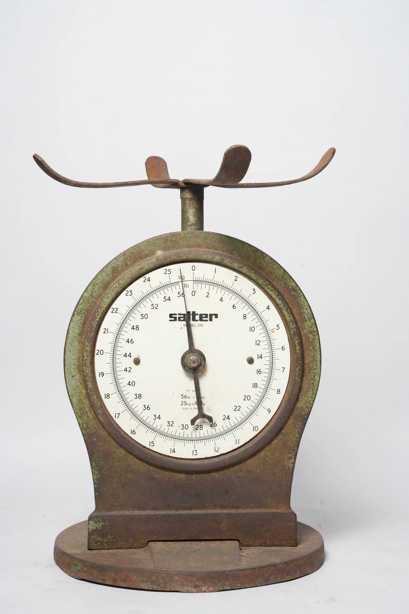 Salter Model 250 Vintage Commercial Scale — photograph 1