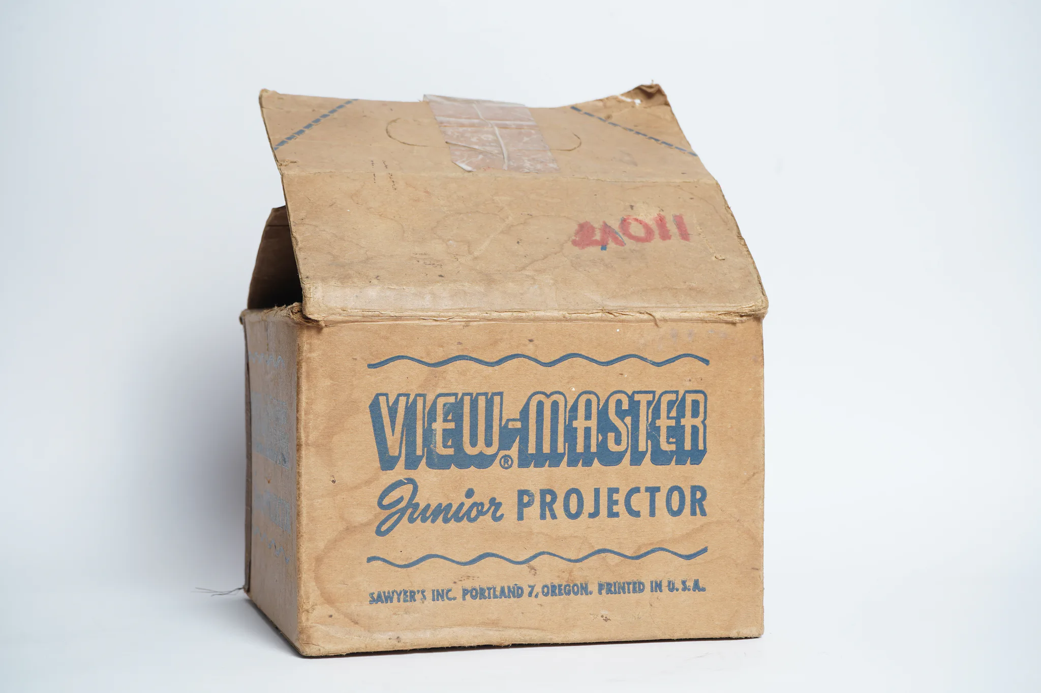 Sawyer's View-Master Junior Reel Projector — photograph