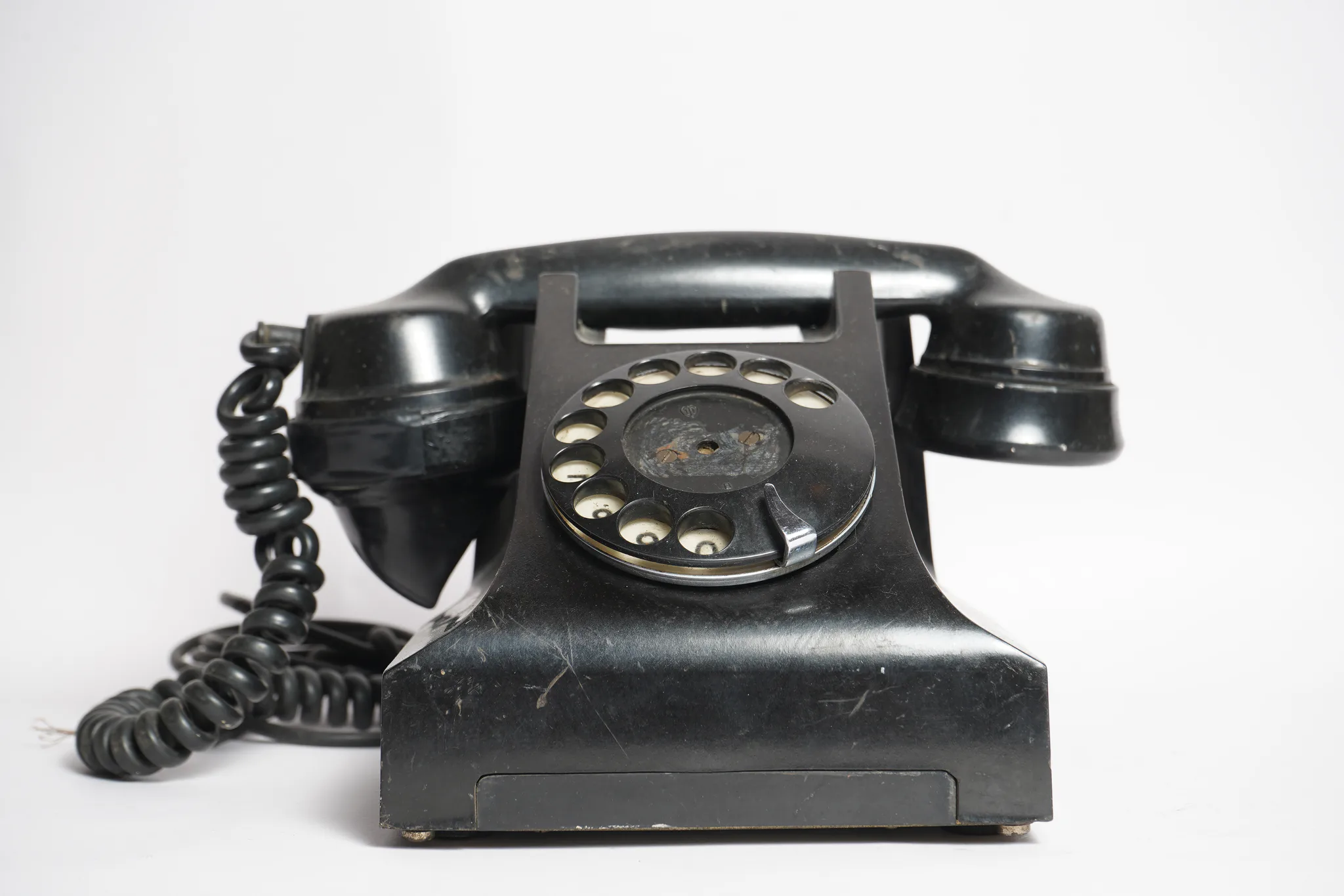 Siemens & Halske Modell W48 Bakelite Telephone — photograph