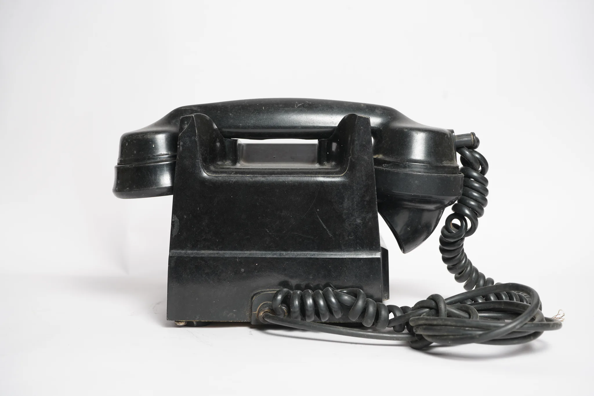 Siemens & Halske Modell W48 Bakelite Telephone — photograph