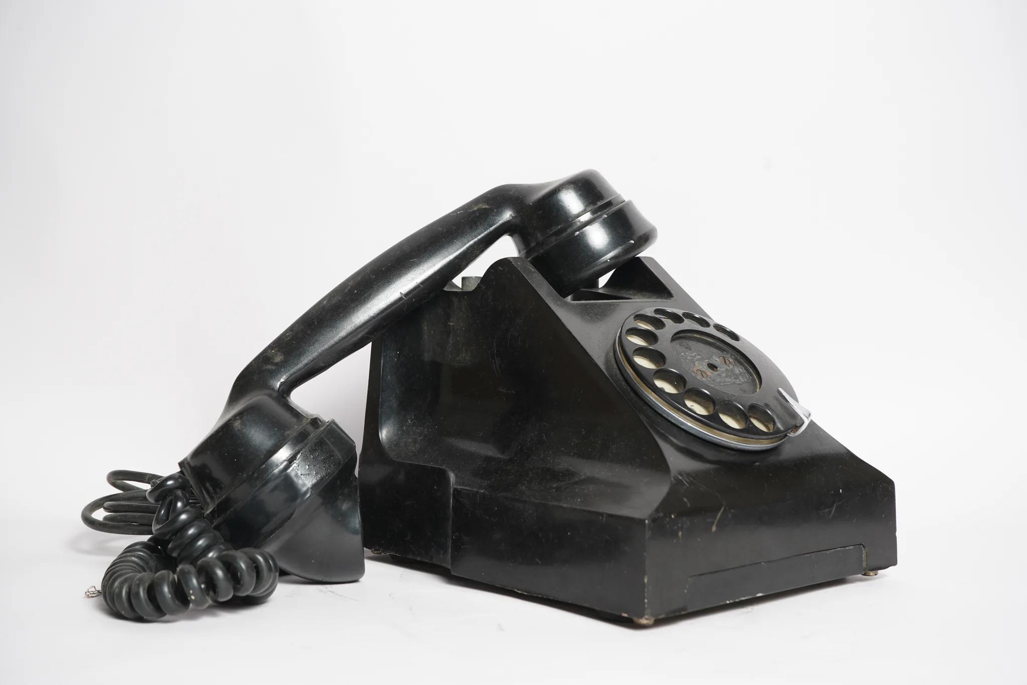 Siemens & Halske Modell W48 Bakelite Telephone — photograph