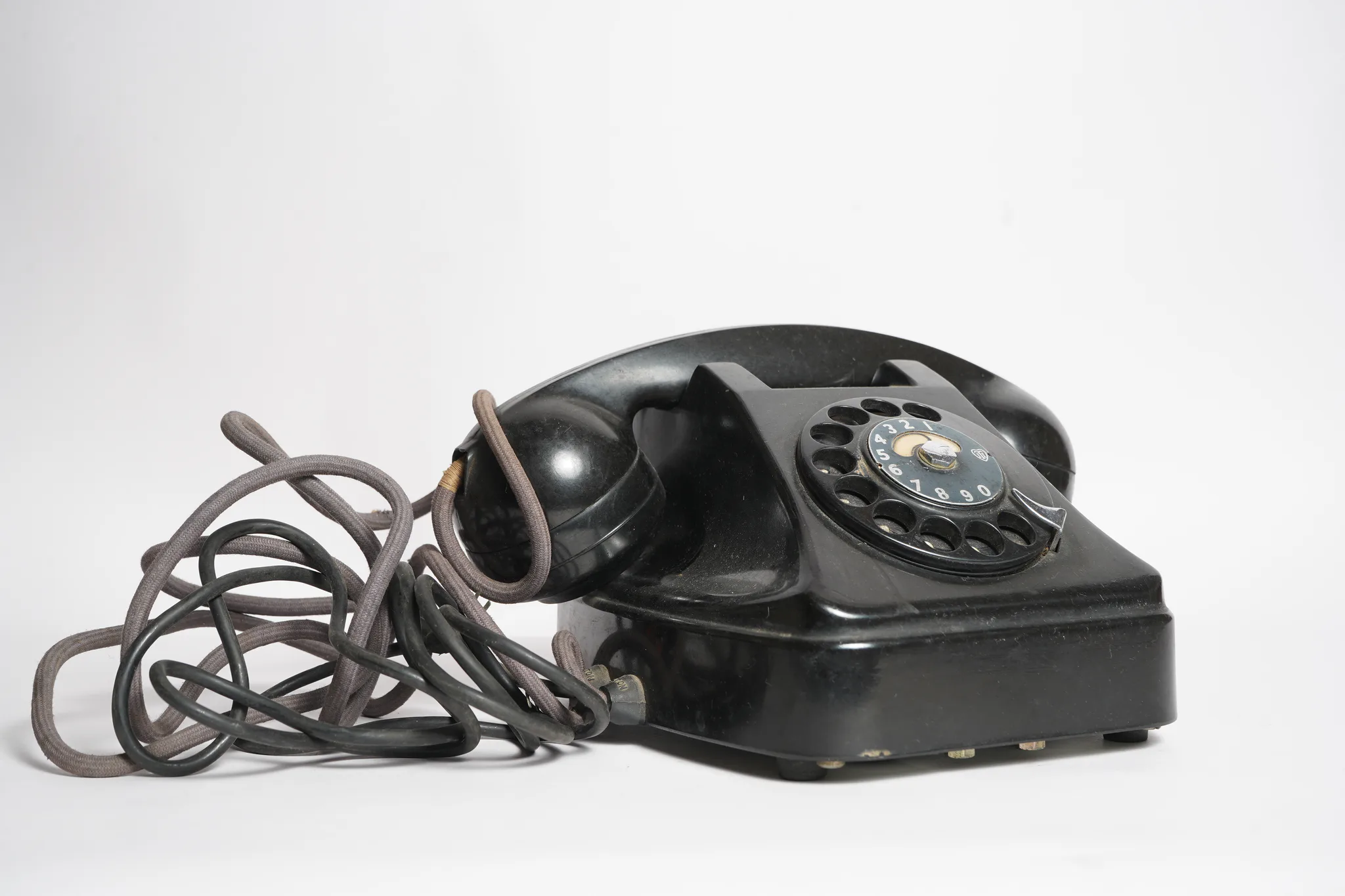 Siemens & Halske Modell W48 Bakelite Telephone — photograph