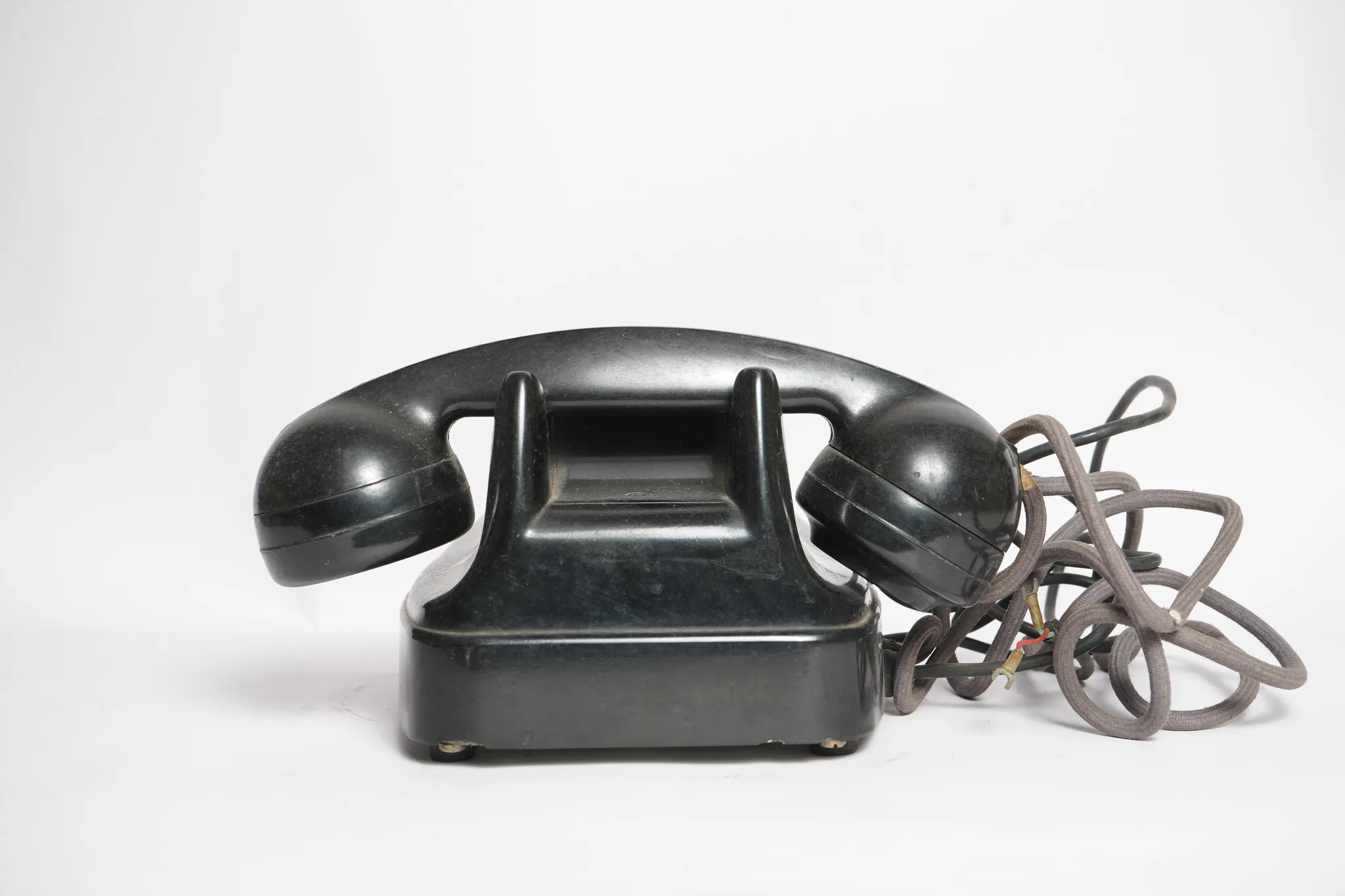 Siemens & Halske Modell W48 Bakelite Telephone — photograph