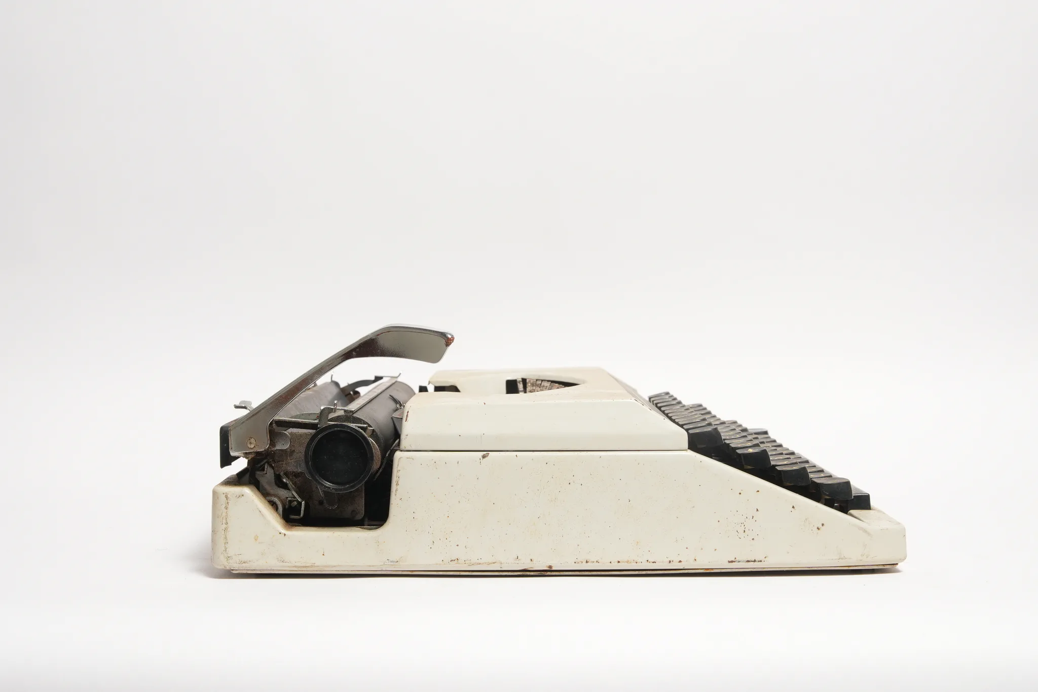 Silver-Reed Silverette II Portable Typewriter — photograph