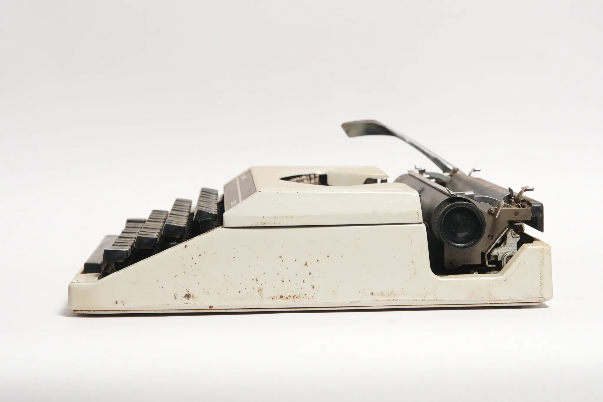Silver-Reed Silverette II Portable Typewriter — photograph