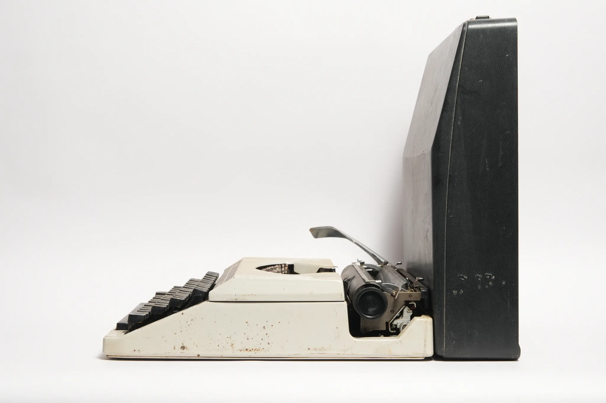 Silver-Reed Silverette II Portable Typewriter — photograph