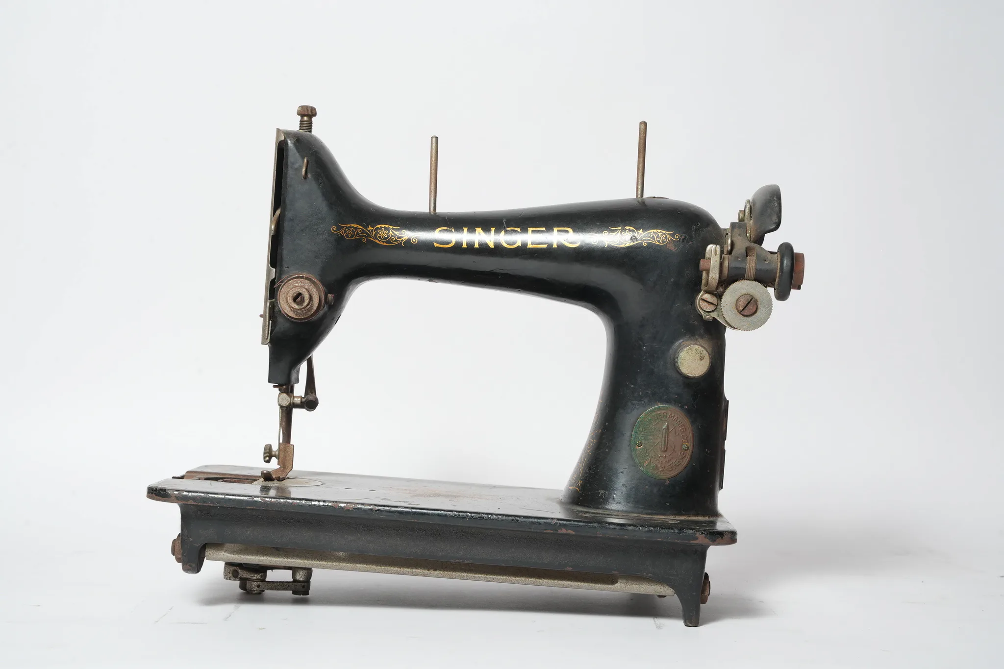 Singer 29K Industrial Boot Patching Sewing Machine — photograph 3