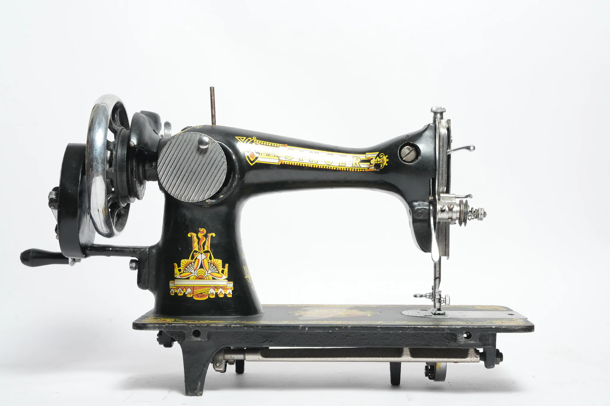 Singer Class 15 Hand-Crank Sewing Machine — The Reliable Hand-Crank Drive