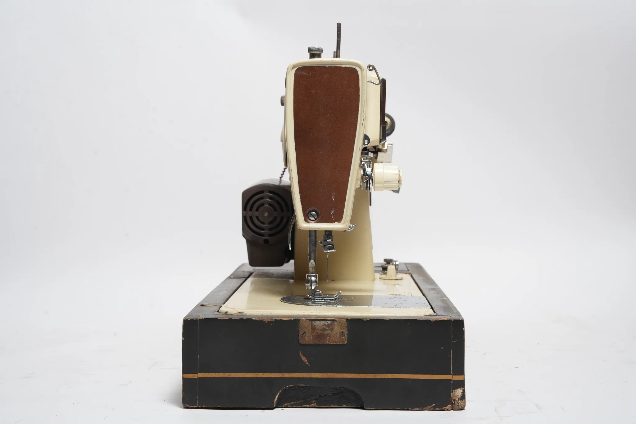 Singer Fashion Maker 298 Sewing Machine — photograph 2