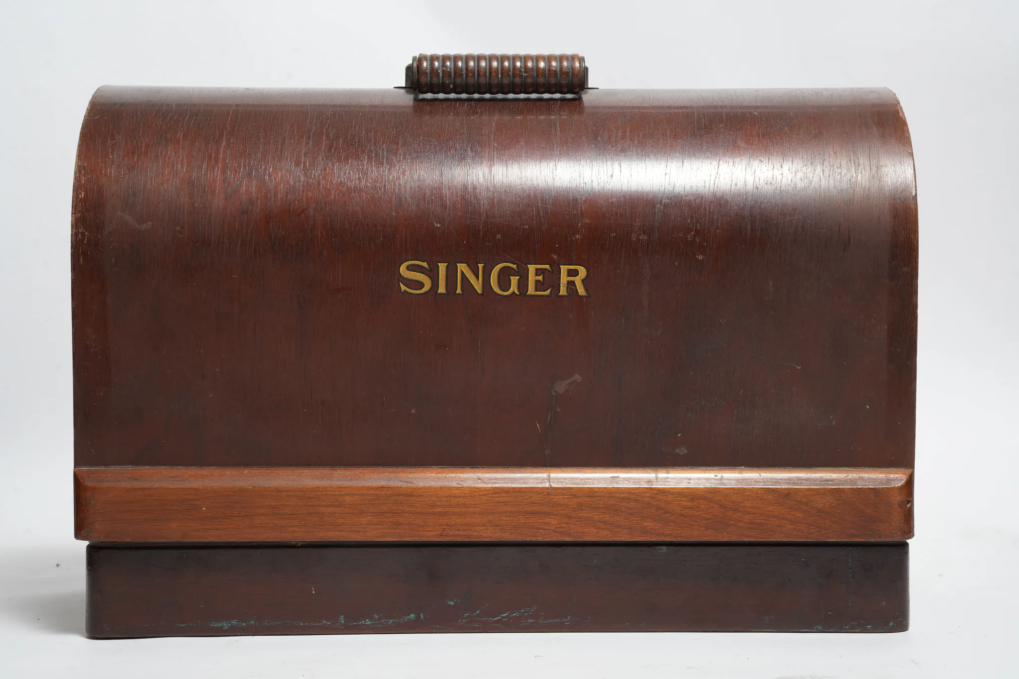 Singer Model 28 Hand-Crank Sewing Machine — photograph 4