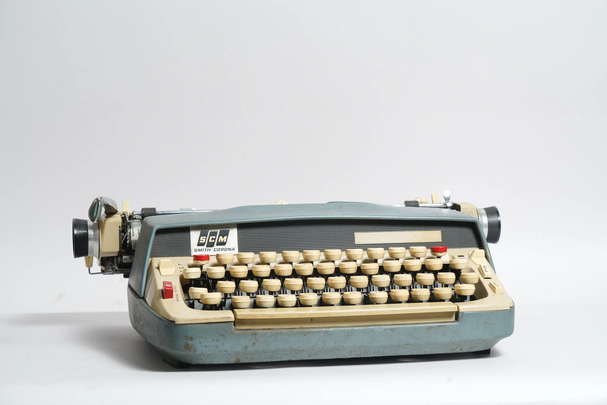 Smith-Corona Classic 12 Portable Typewriter — photograph