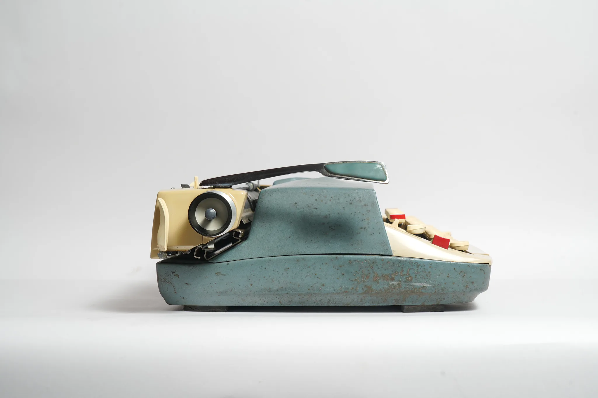 Smith-Corona Classic 12 Portable Typewriter — photograph