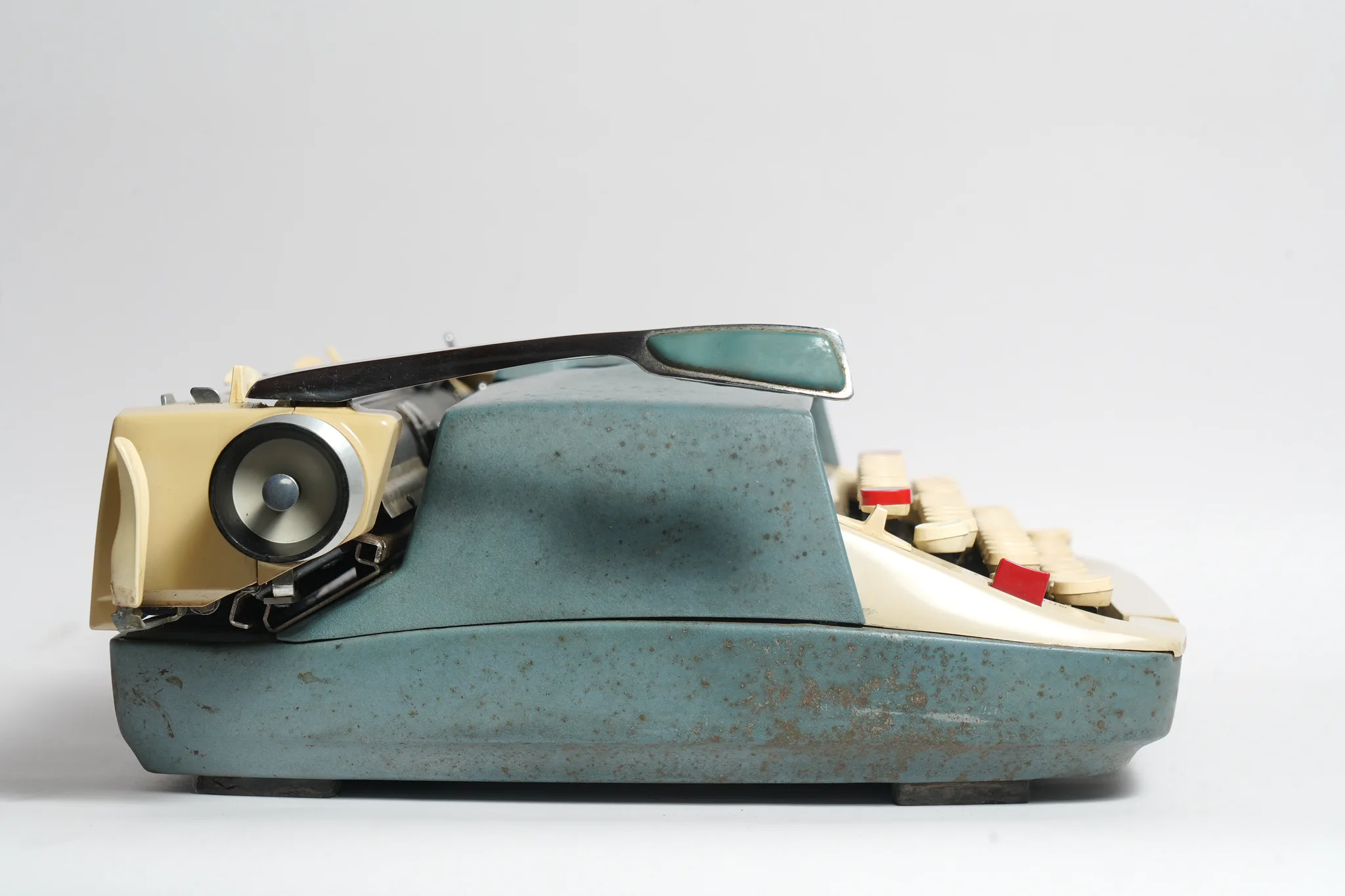 Smith-Corona Classic 12 Portable Typewriter — photograph