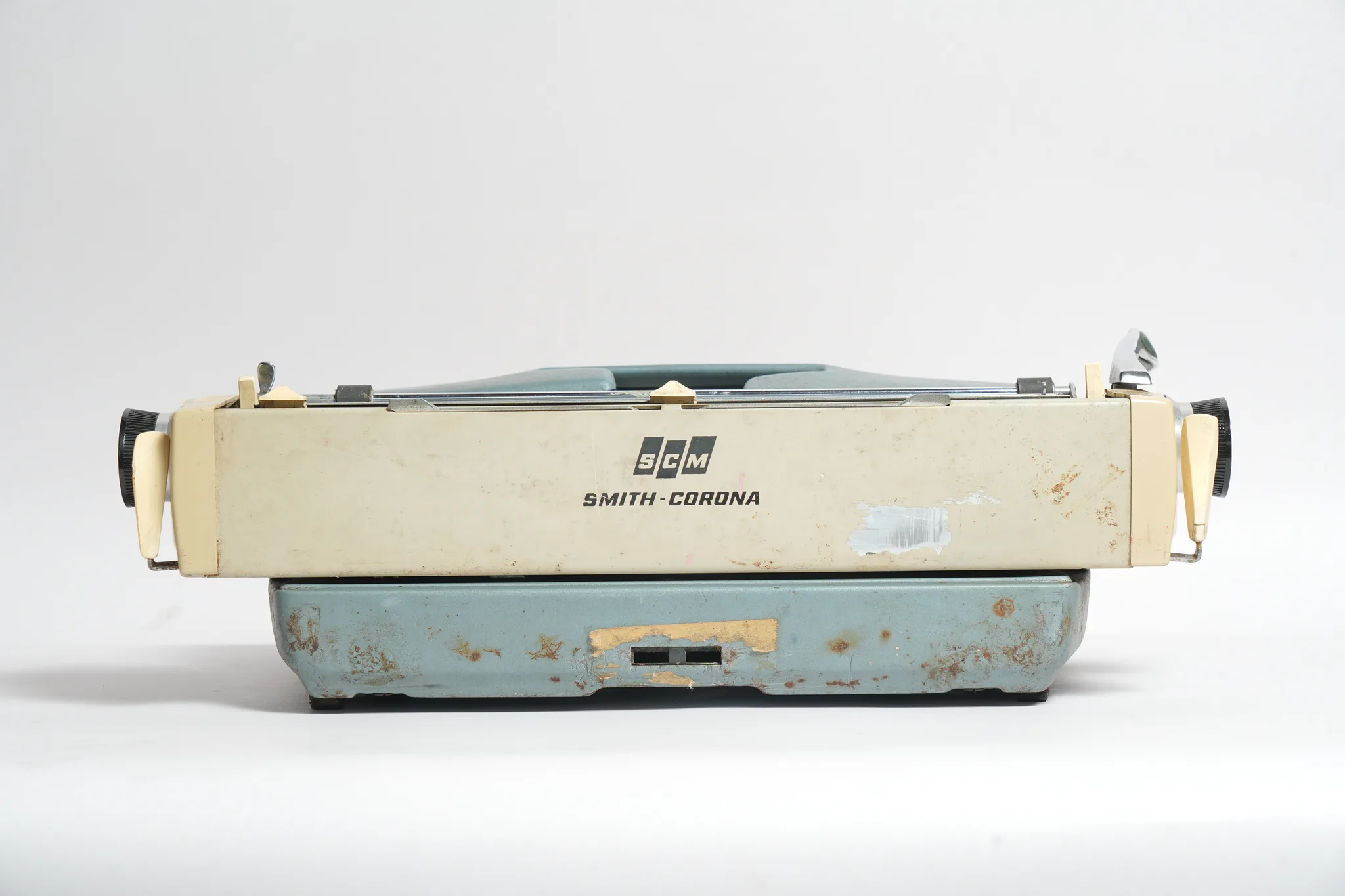 Smith-Corona Classic 12 Portable Typewriter — photograph