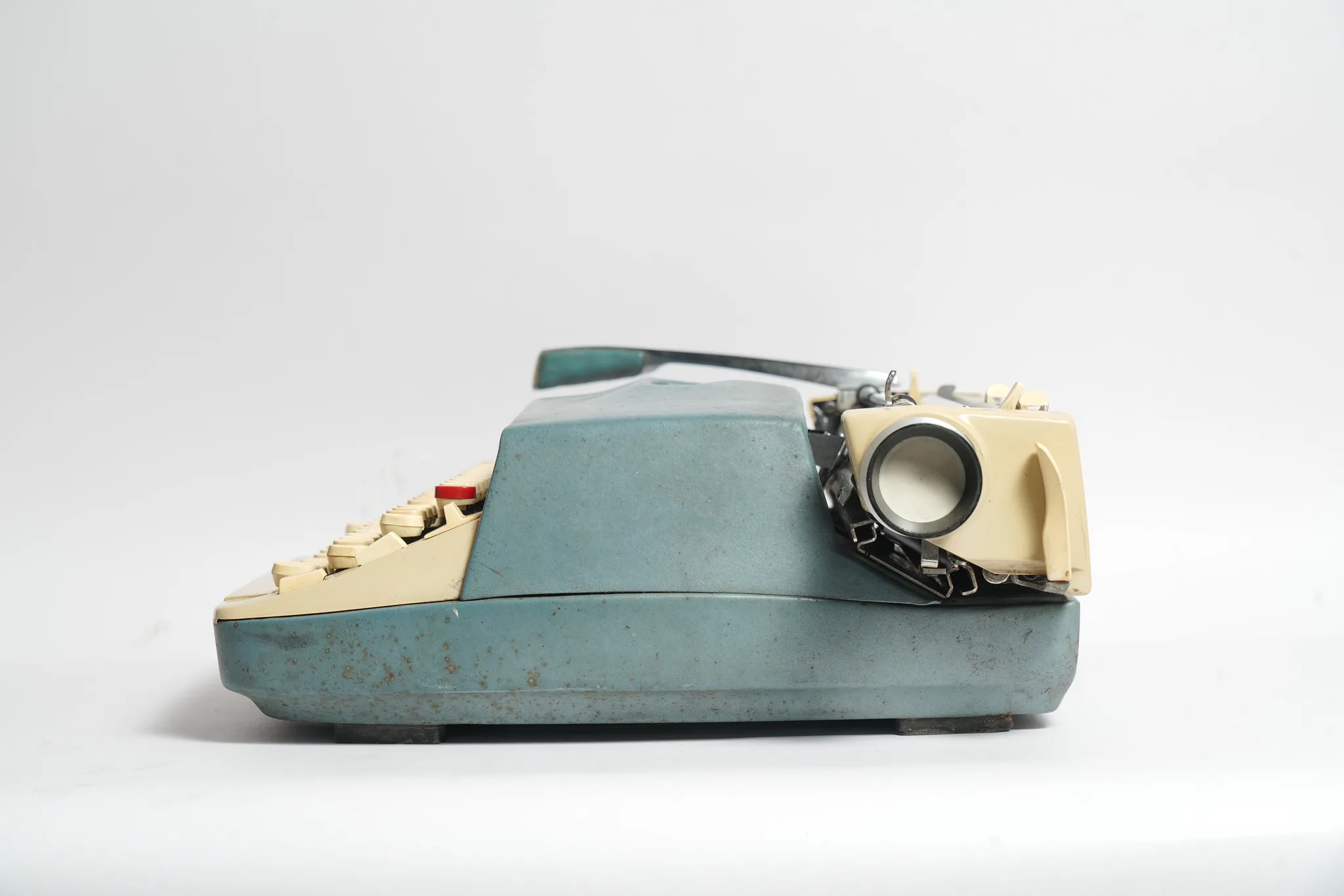 Smith-Corona Classic 12 Portable Typewriter — photograph