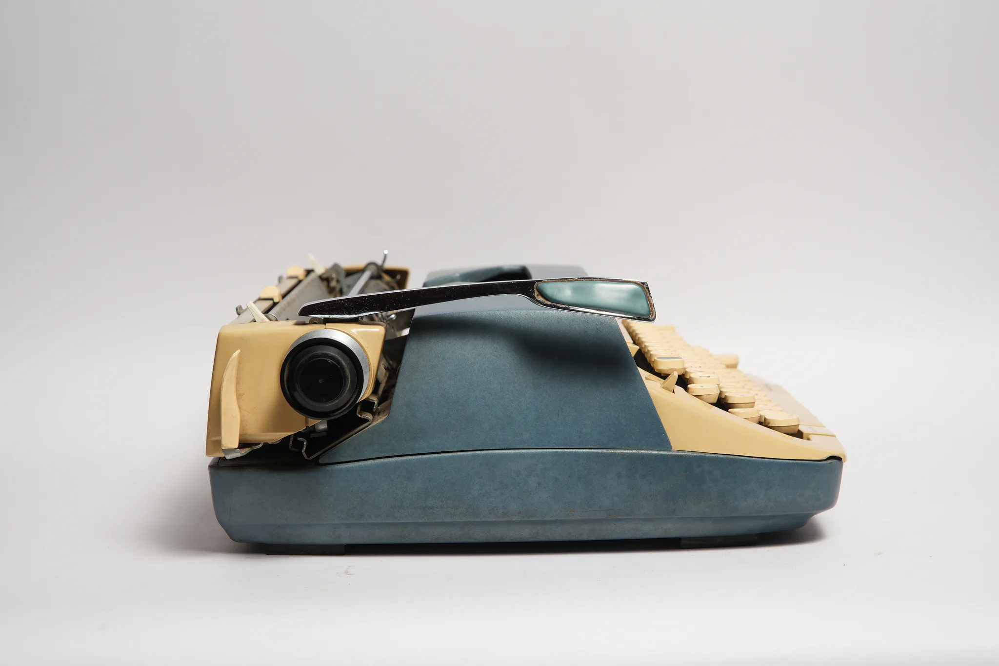 Smith-Corona Classic 12 Portable Typewriter with Case — photograph