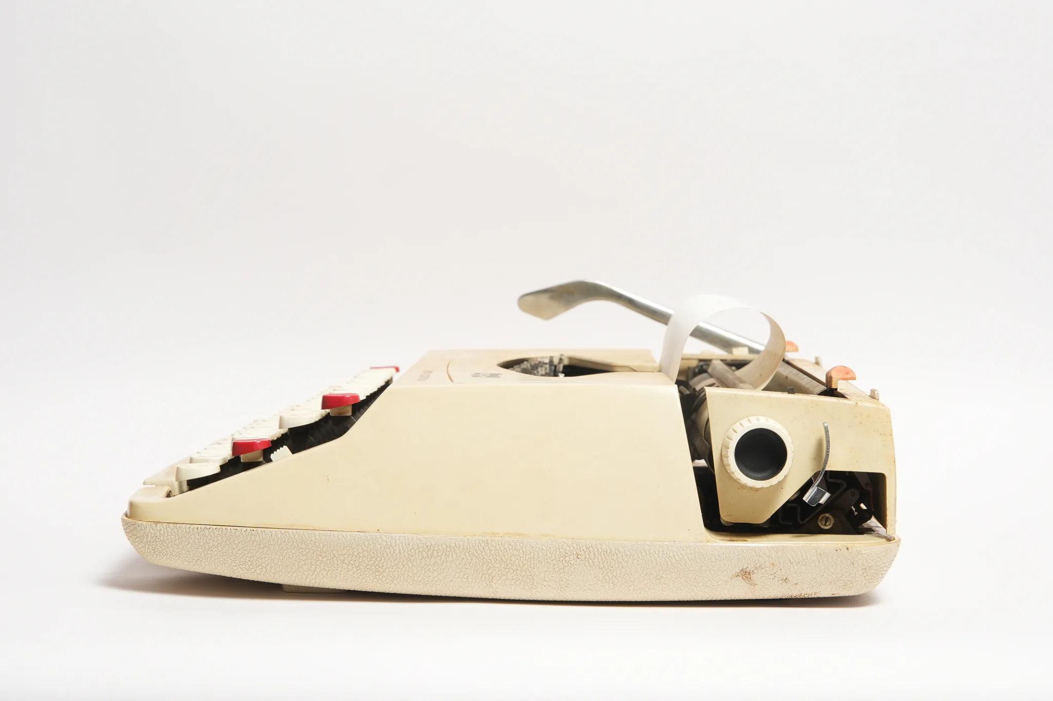 Smith-Corona Portable Typewriter Made in England — Smith-Corona (SCM): a tangible chapter of the analog era.