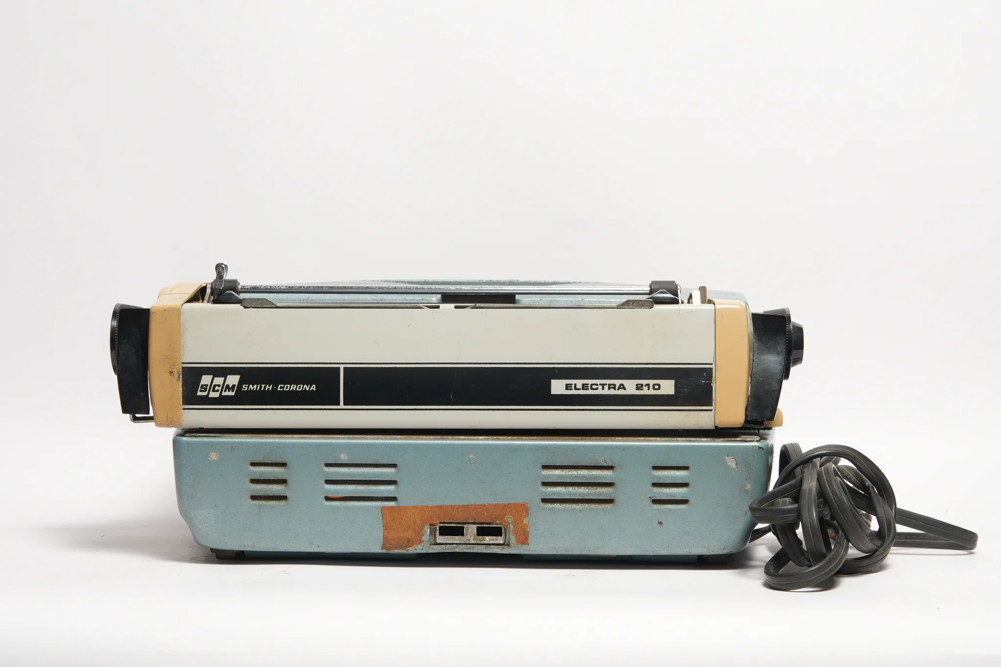 SCM Smith-Corona Electra 210 Electric Typewriter — photograph