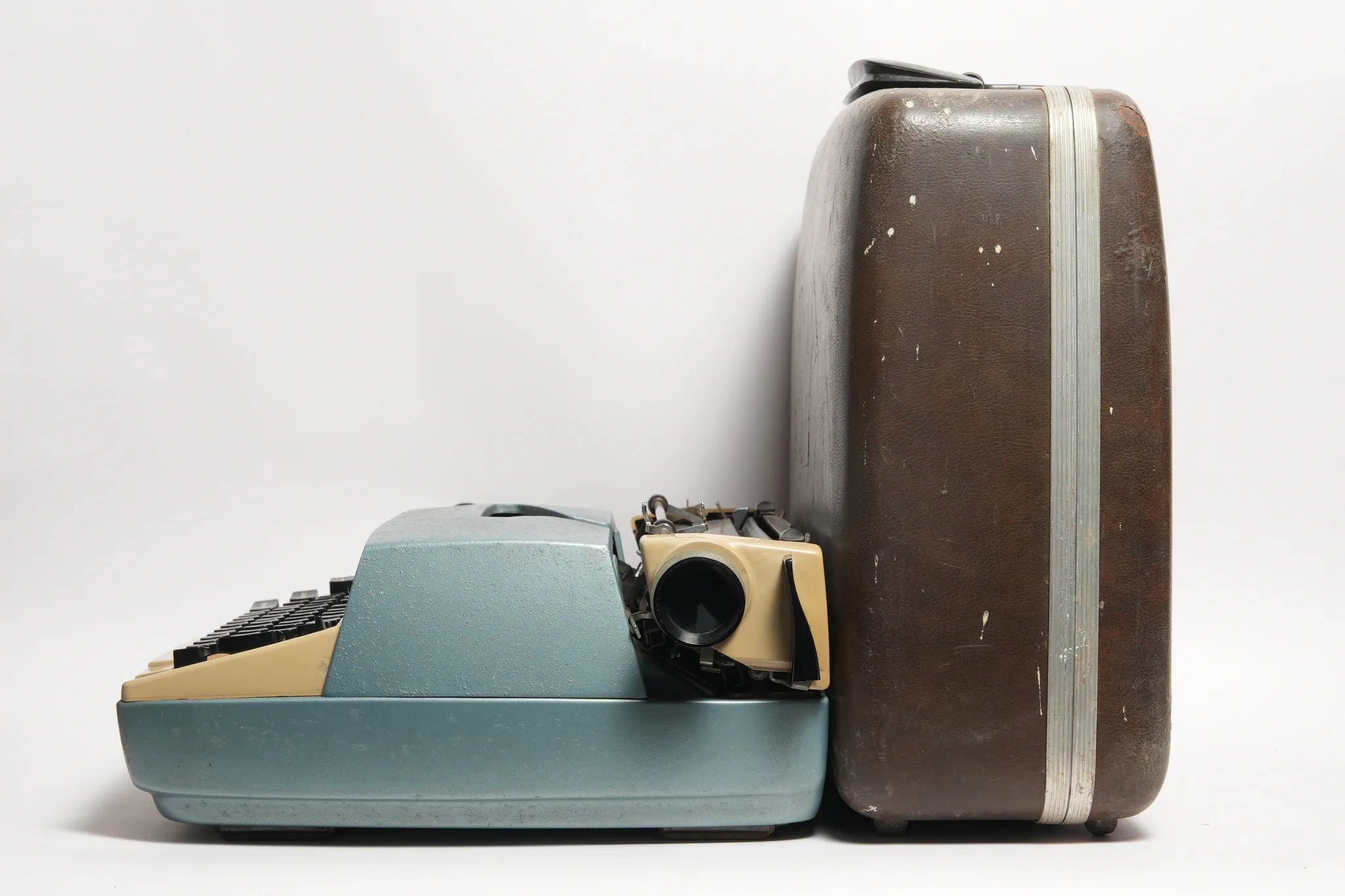 SCM Smith-Corona Electra 210 Electric Typewriter — photograph