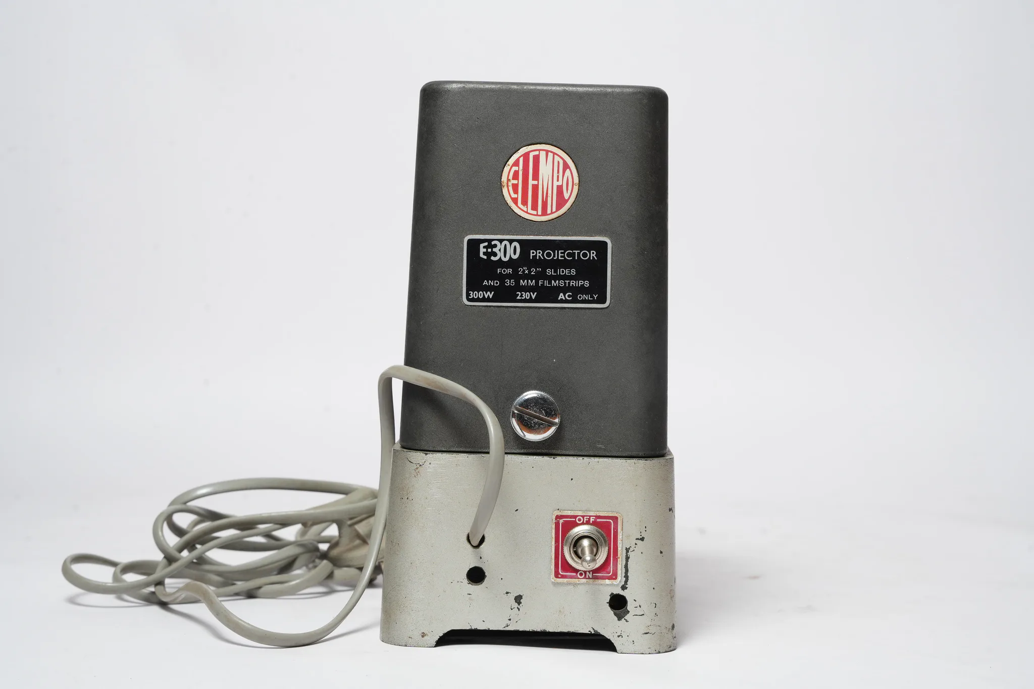 Soligor Slide Projector with 100mm f/2.8 Lens — photograph 4