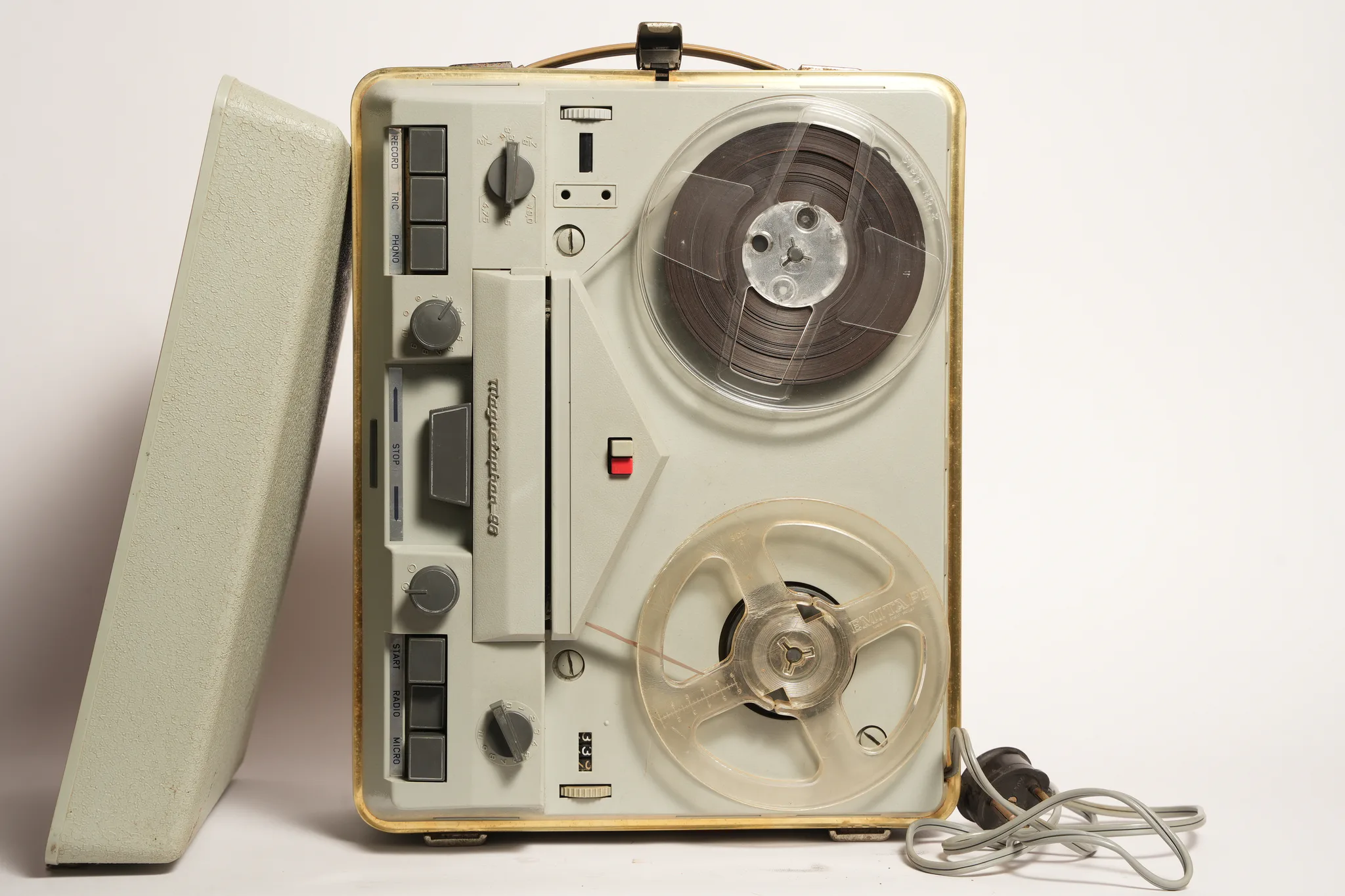 Telefunken Magnetophon Portable Tape Recorder — photograph 3