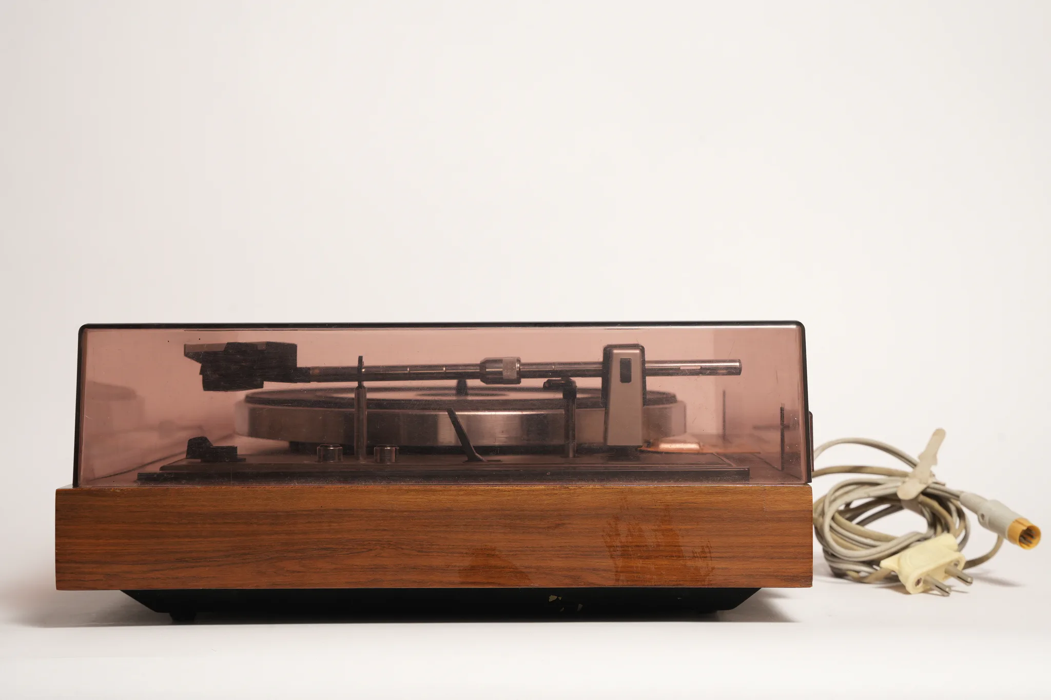 Tesla NC 430 Hi-Fi Turntable — photograph 3