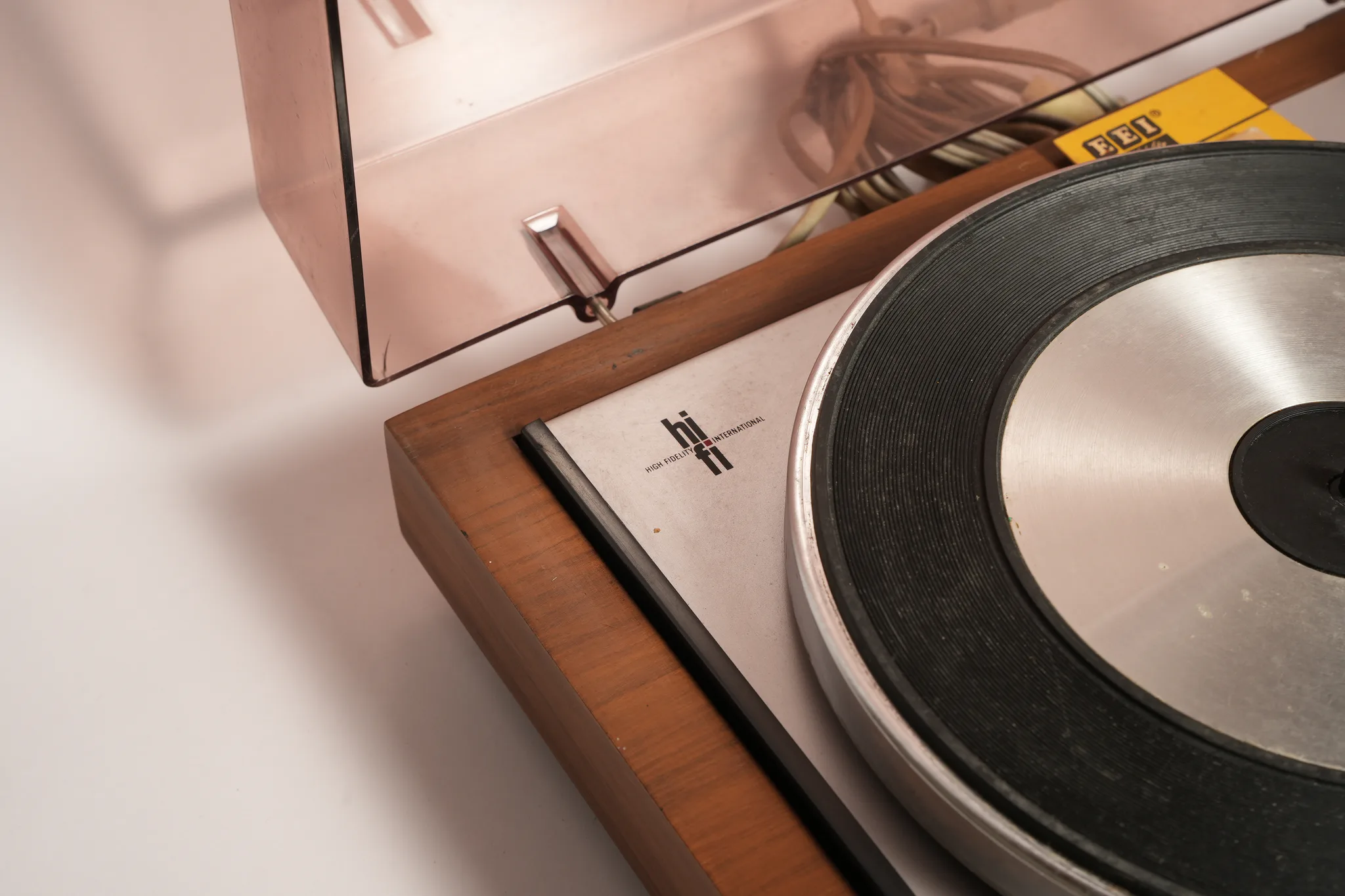 Tesla NC 430 Hi-Fi Turntable — photograph 4