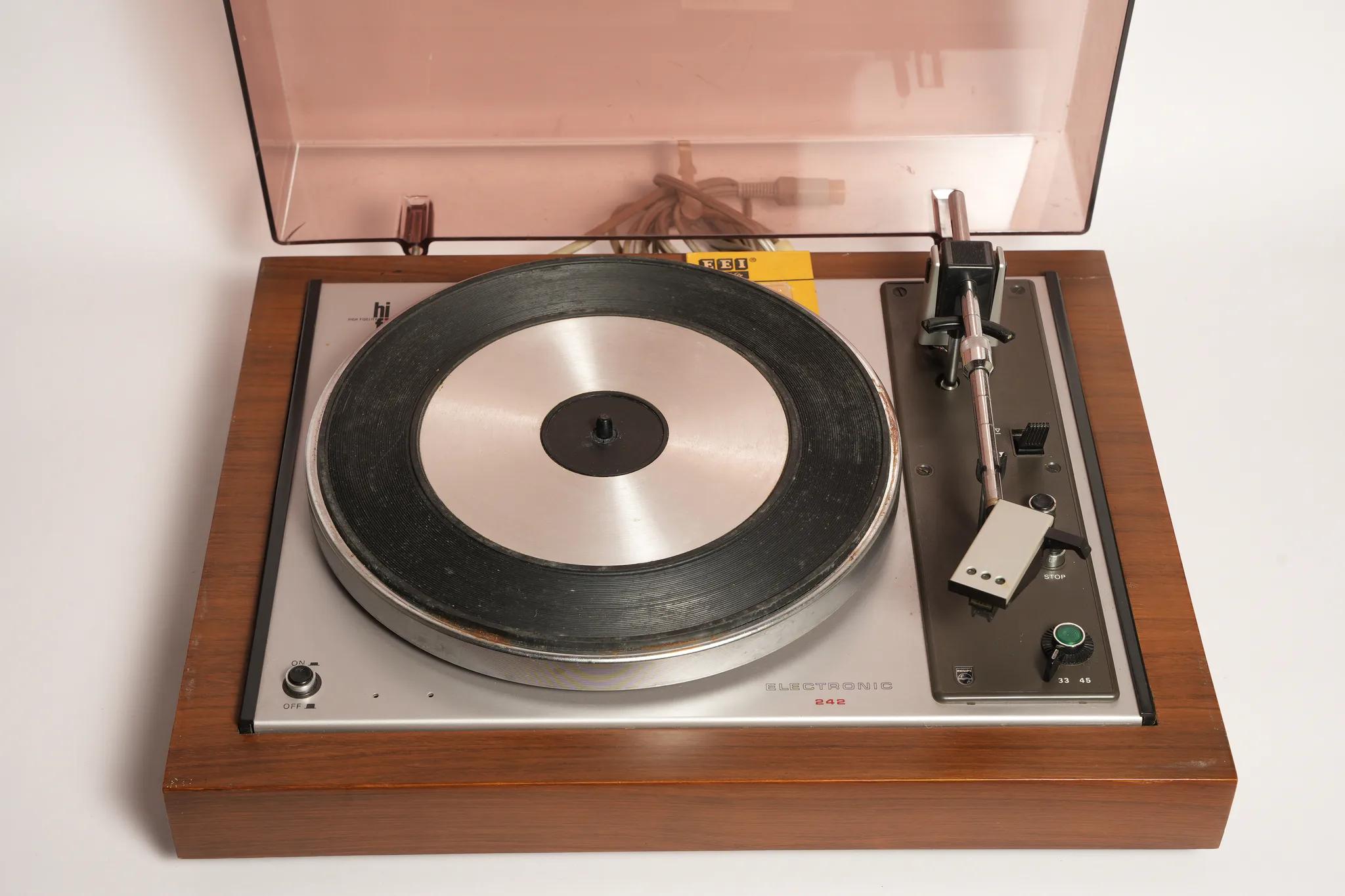 Tesla NC 430 Hi-Fi Turntable — photograph 5