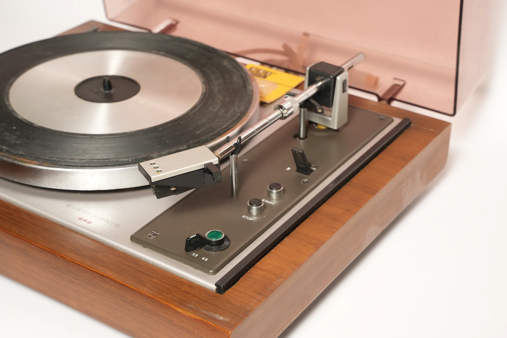 Tesla NC 430 Hi-Fi Turntable — photograph 8