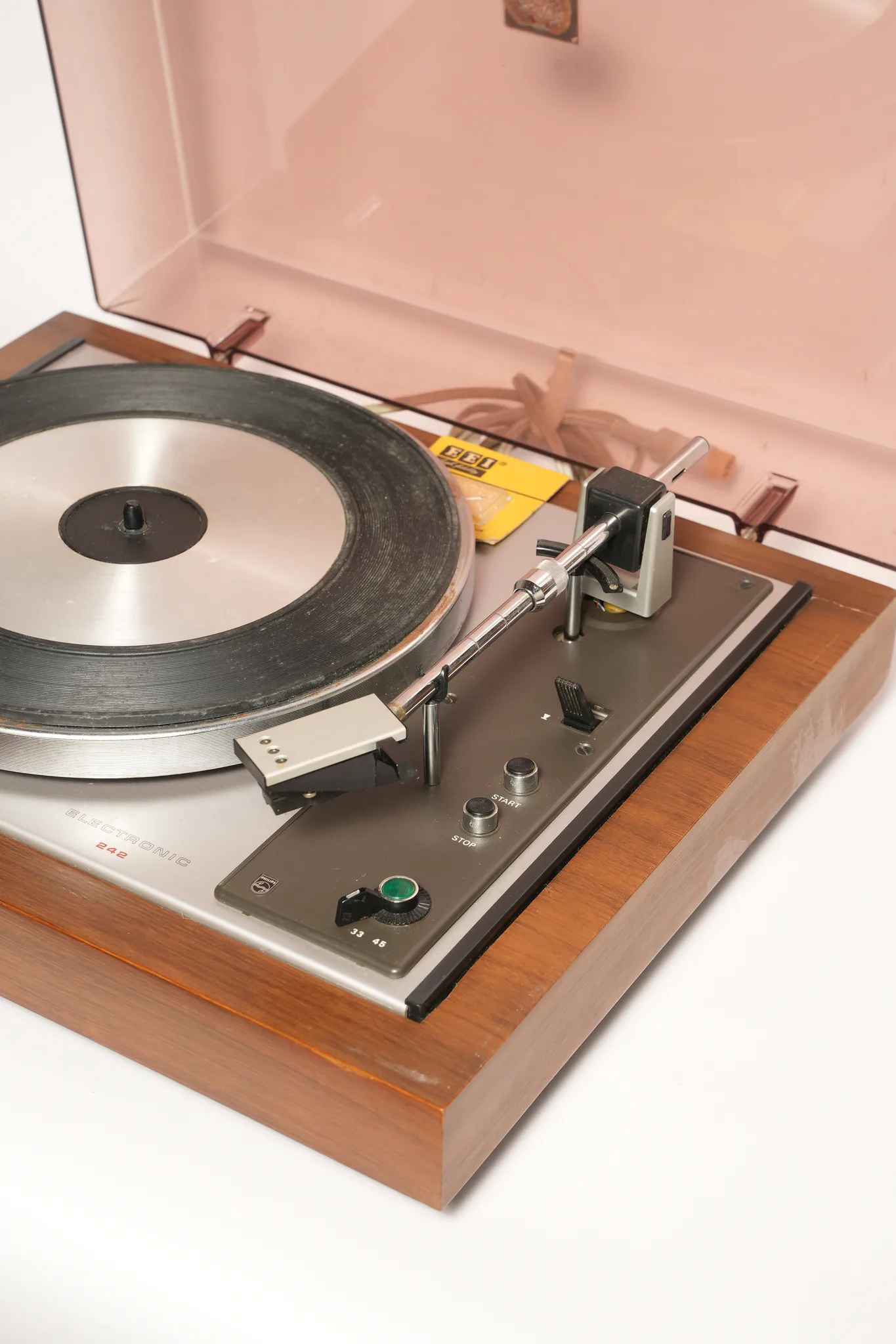 Tesla NC 430 Hi-Fi Turntable — photograph 10