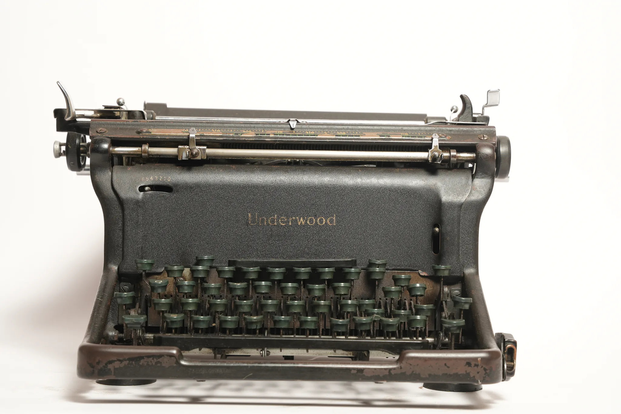 Underwood Master Standard Desktop Typewriter — photograph 1