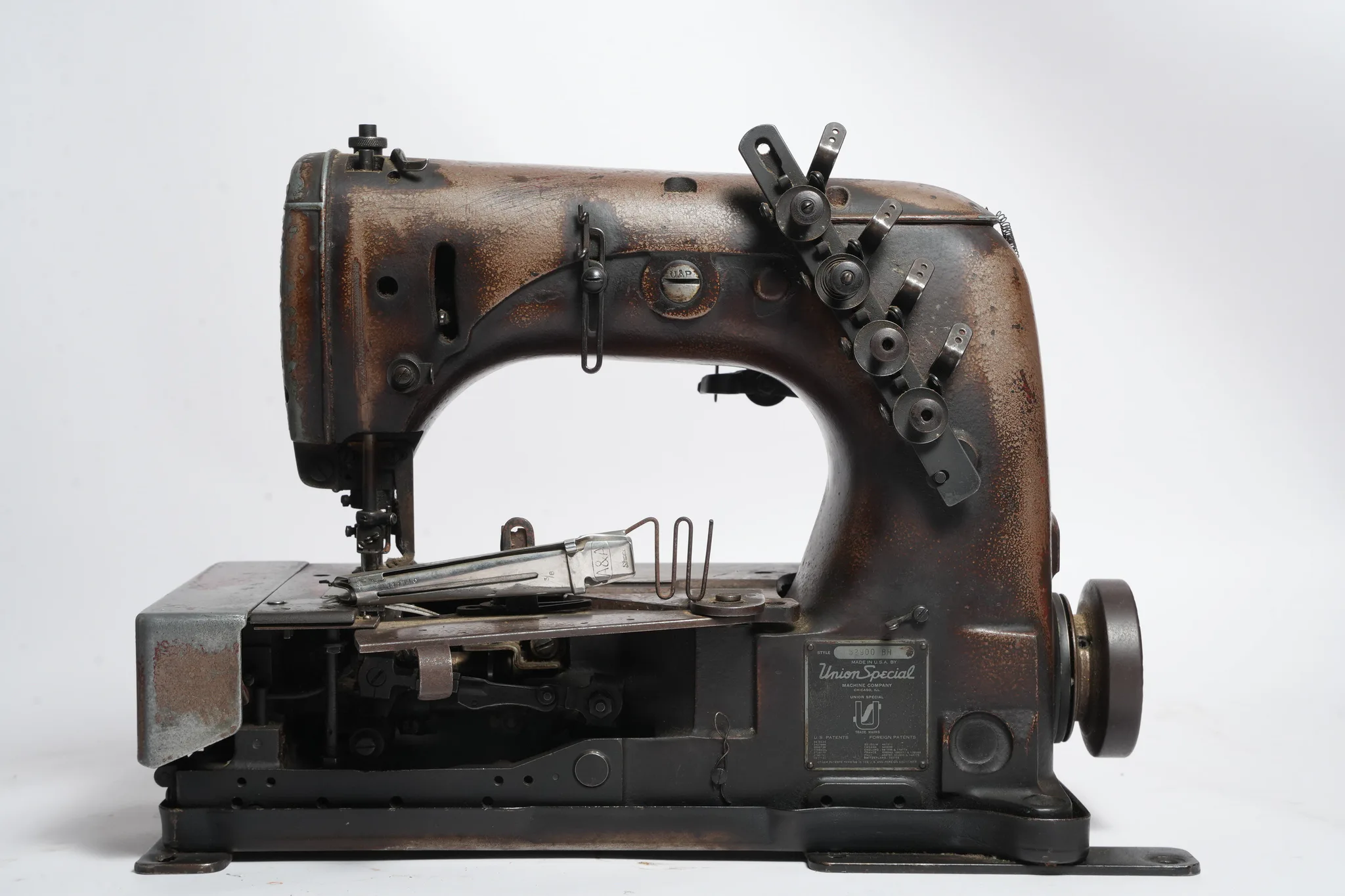 Union Special Style 52900 BH Industrial Sewing Machine — photograph 1